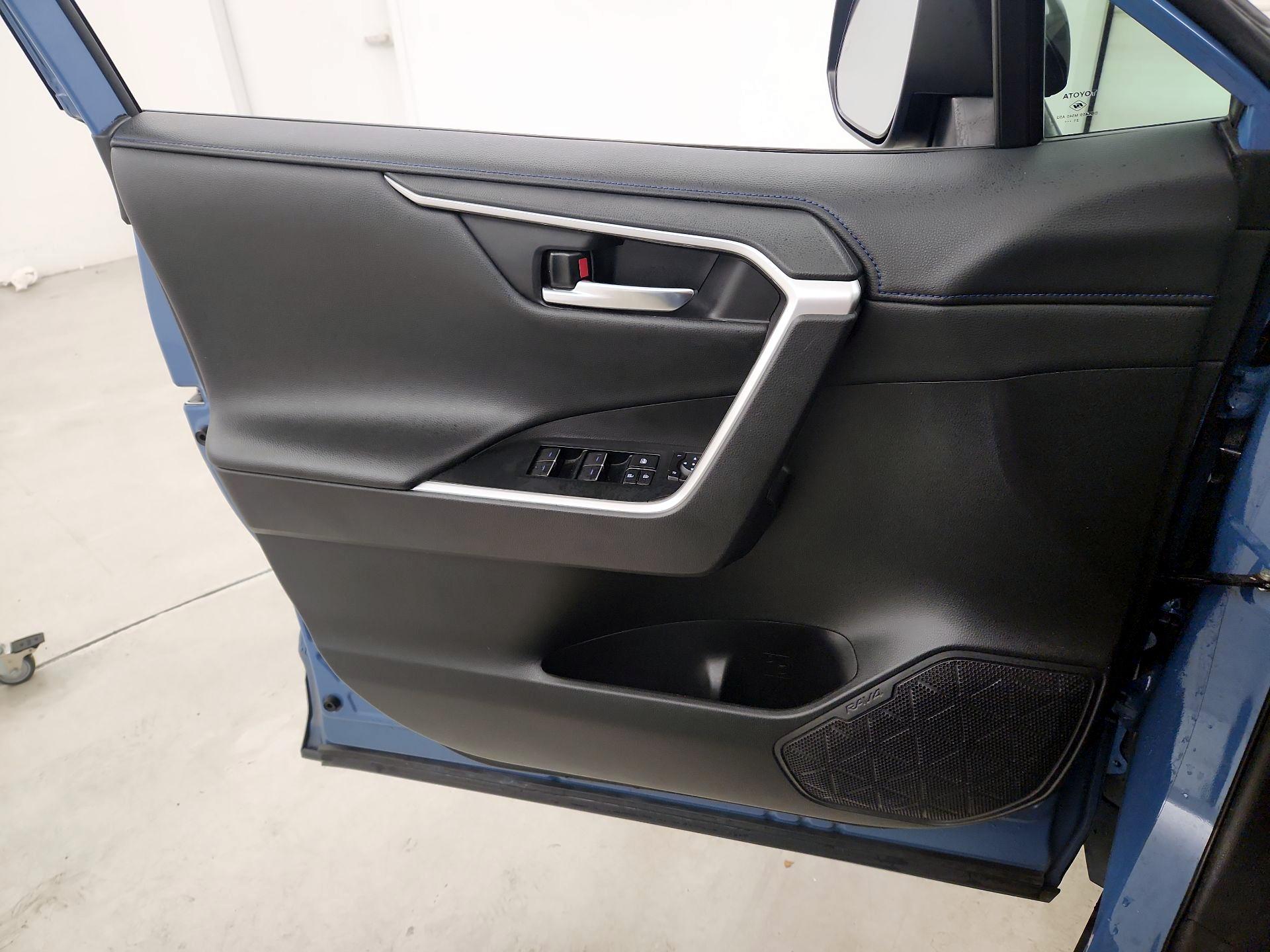 Thumbnail: 2022 Toyota RAV4 - 12