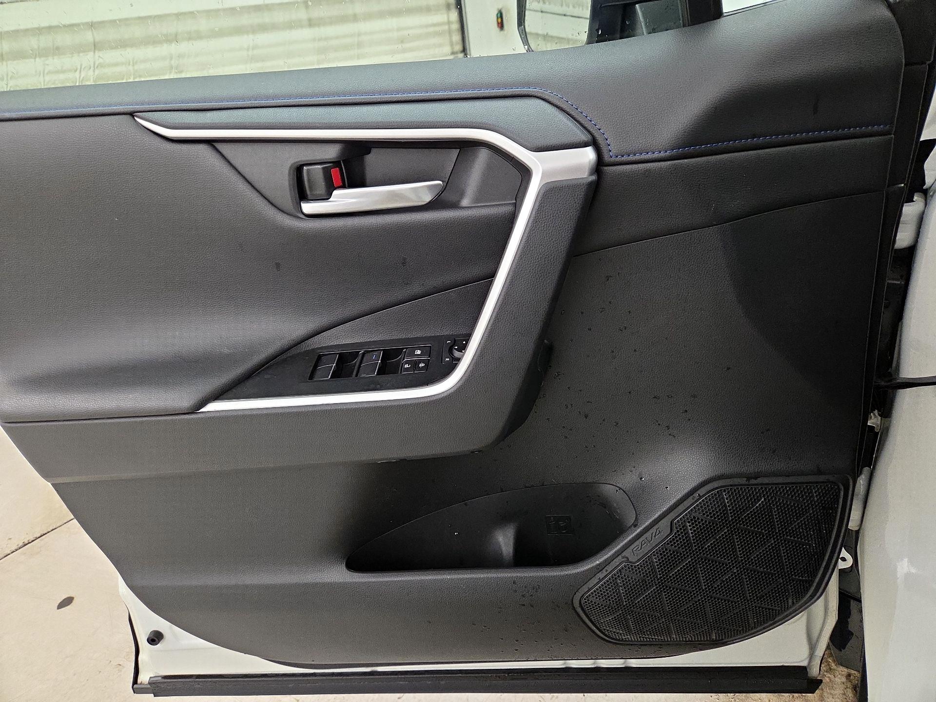 Thumbnail: 2021 Toyota RAV4 - 12