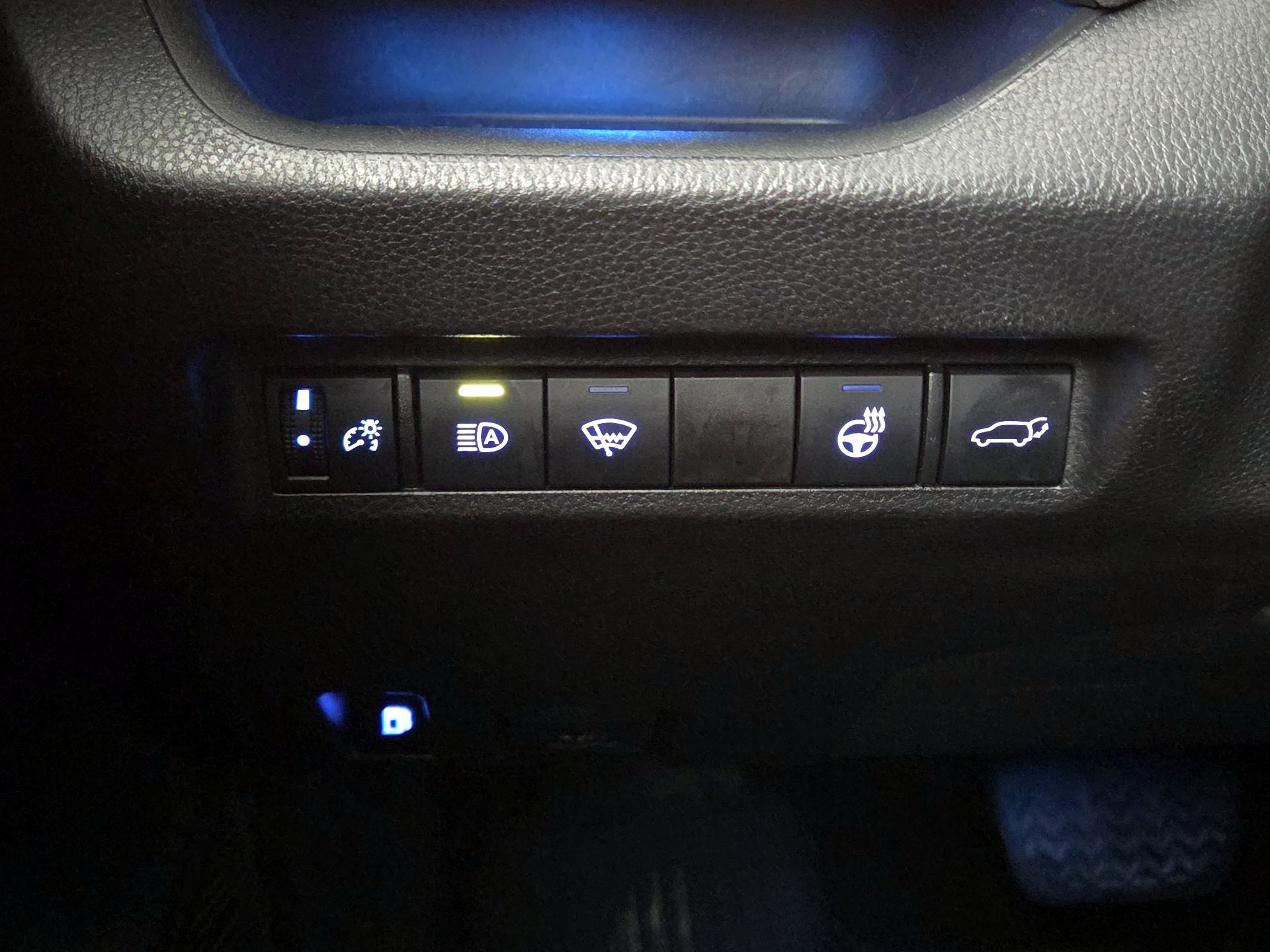 Thumbnail: 2021 Toyota RAV4 - 13
