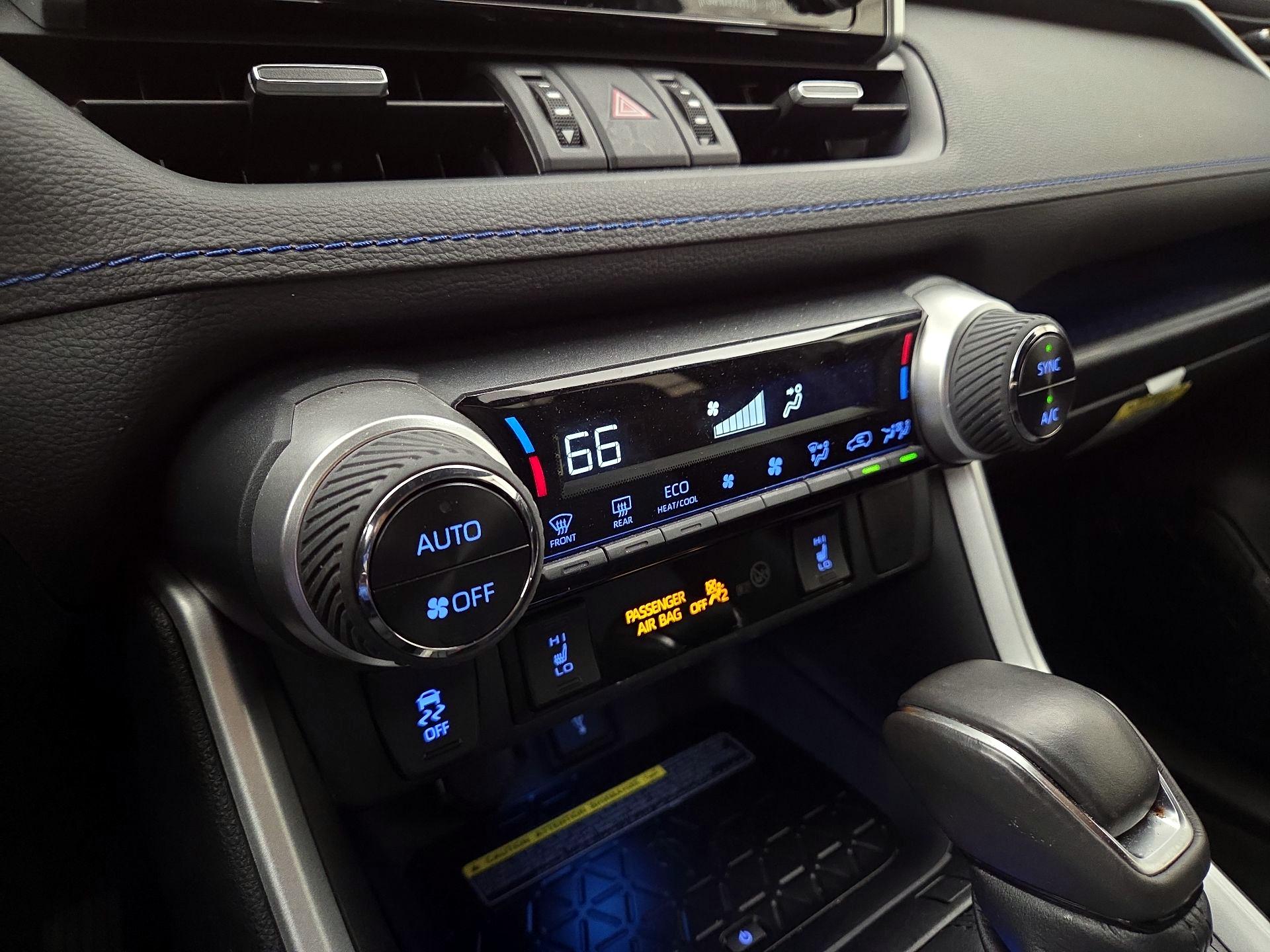 Thumbnail: 2021 Toyota RAV4 - 17