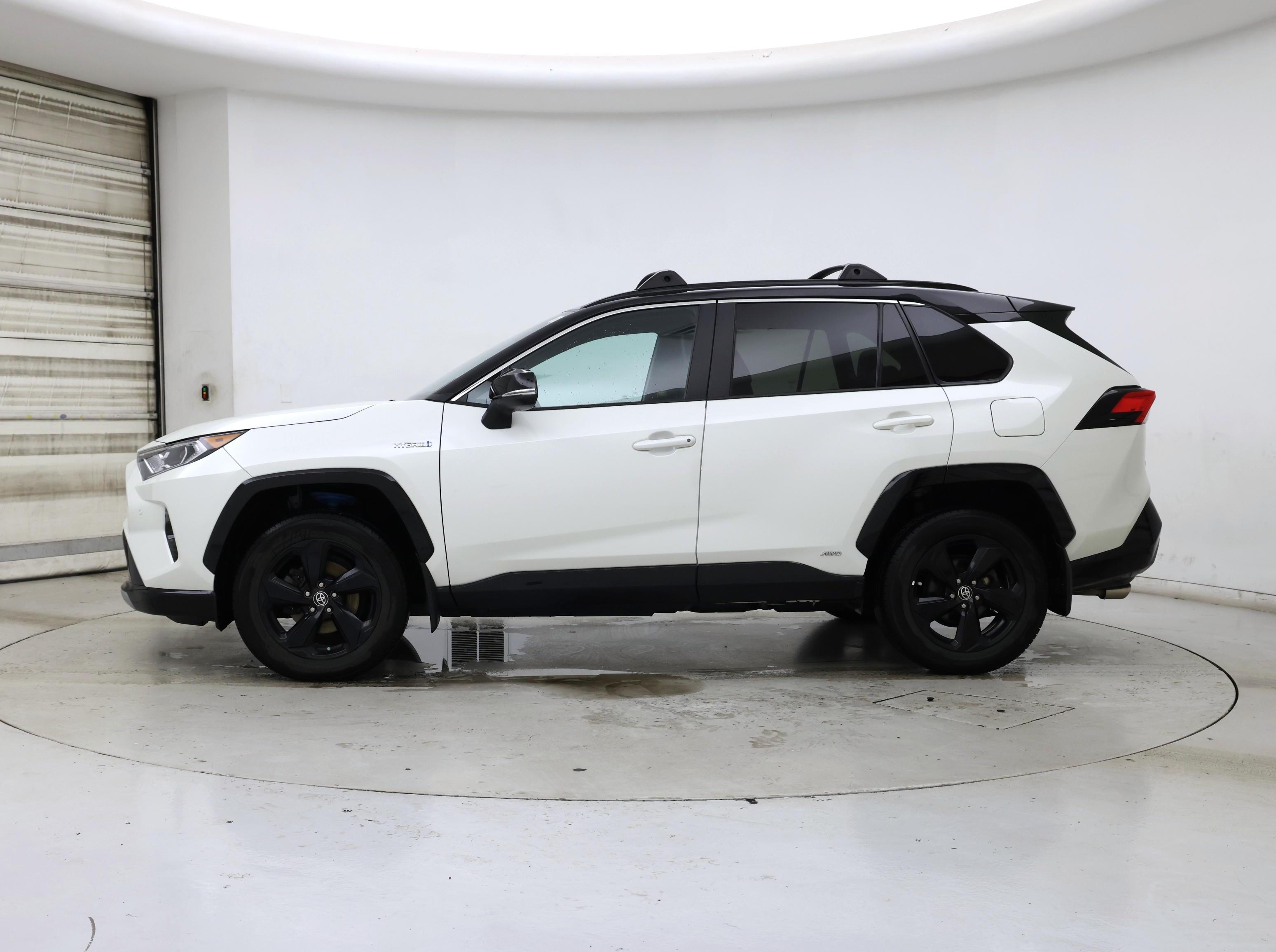 Thumbnail: 2021 Toyota RAV4 - 3