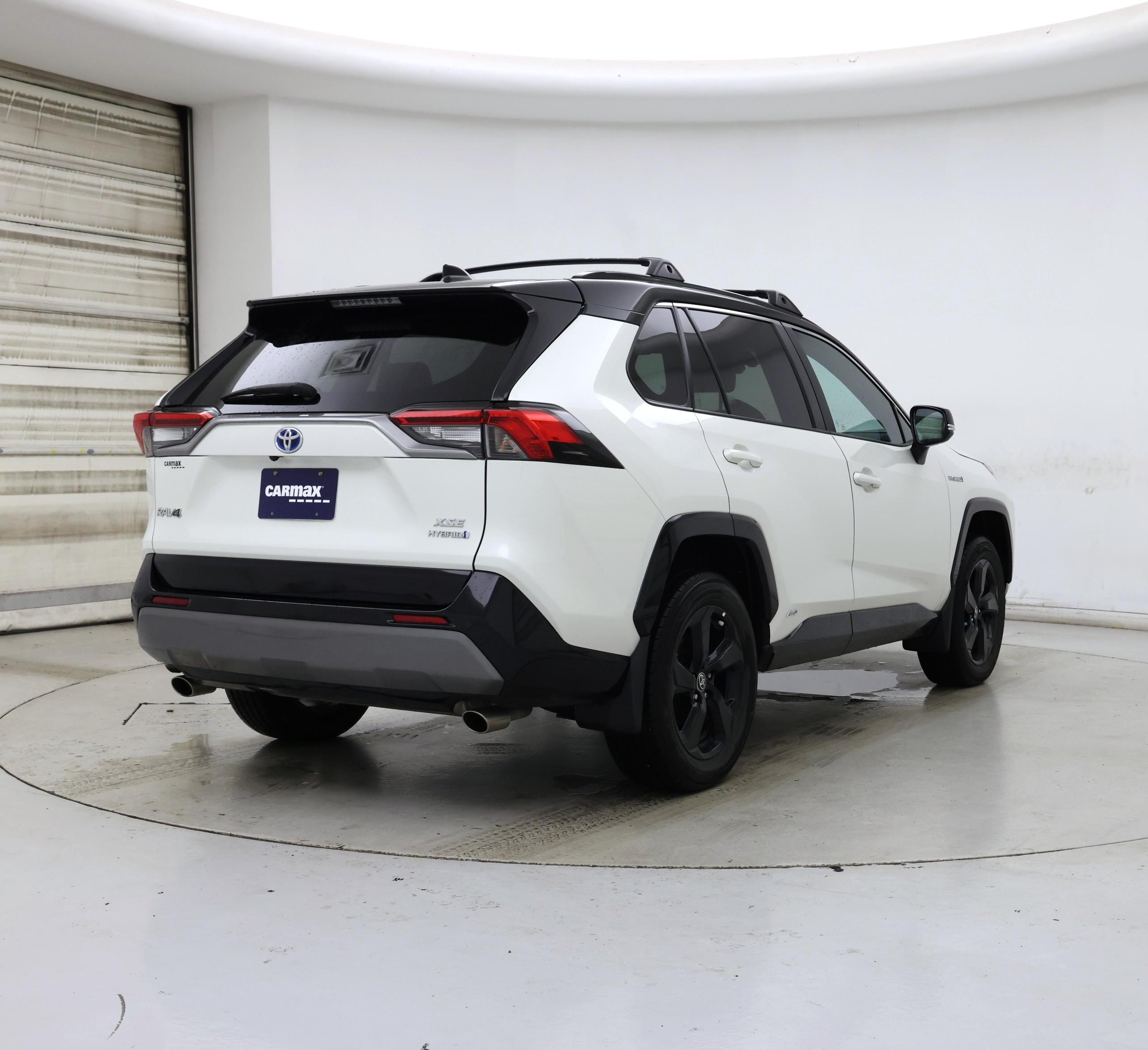 Thumbnail: 2021 Toyota RAV4 - 8
