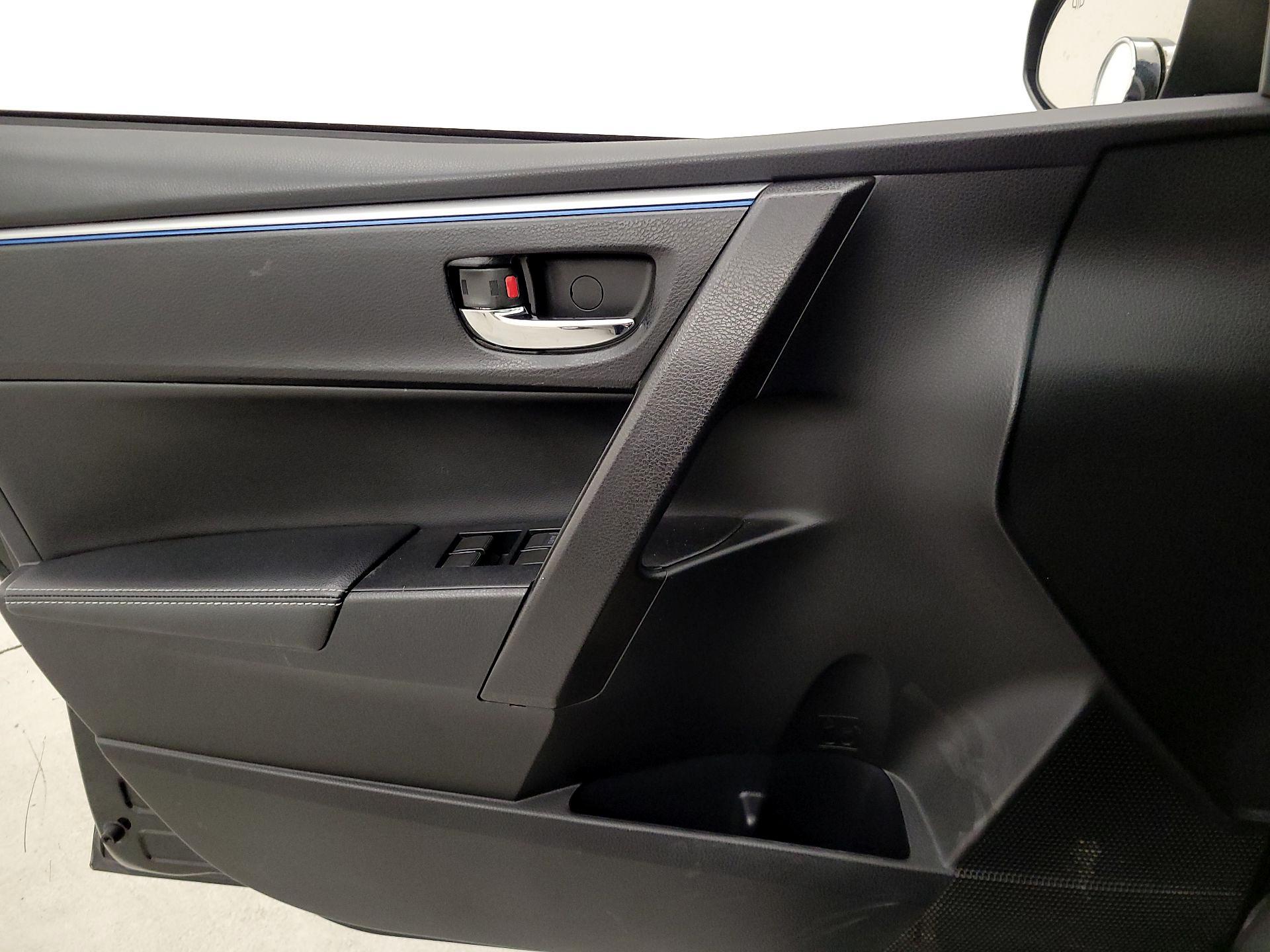 Thumbnail: 2015 Toyota Corolla - 12
