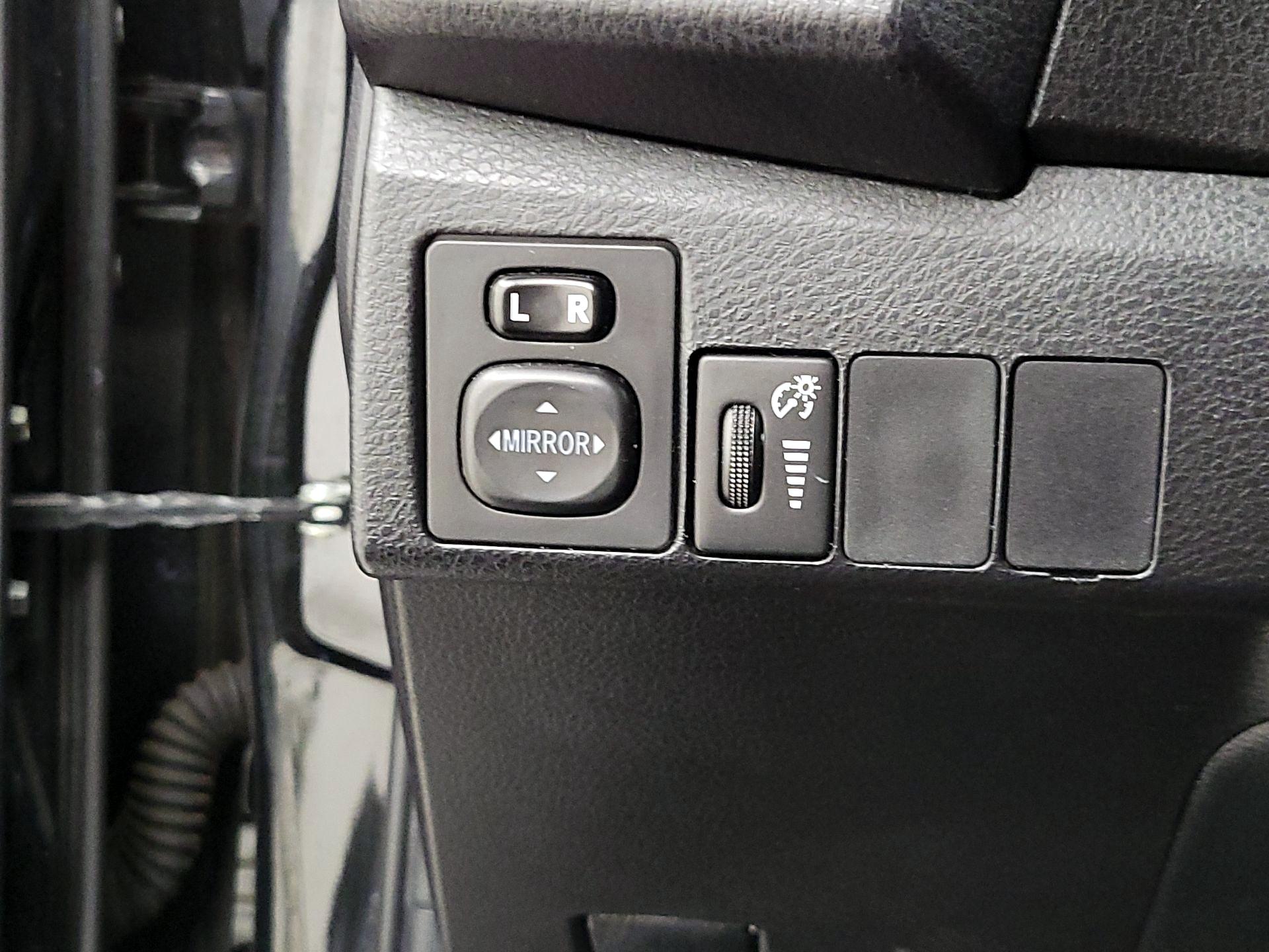 Thumbnail: 2015 Toyota Corolla - 13