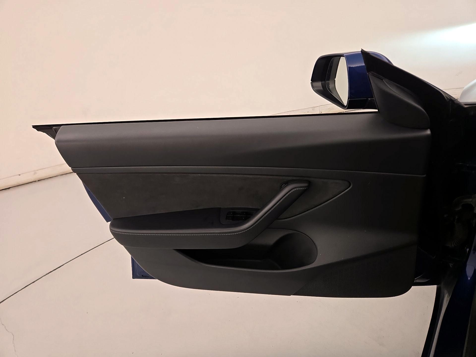 Thumbnail: 2021 Tesla Model 3 - 12