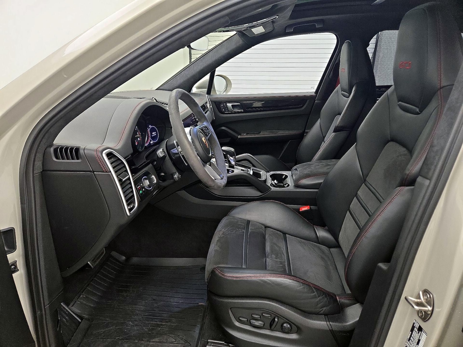 2023 Porsche Cayenne GTS - Photo 12
