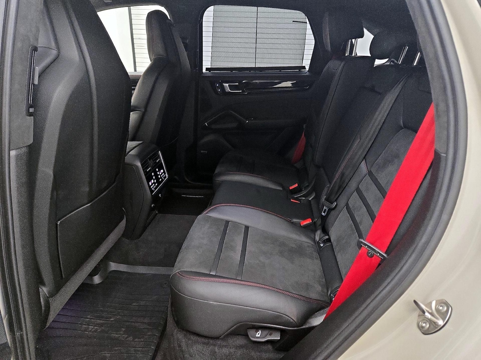 2023 Porsche Cayenne GTS - Photo 22