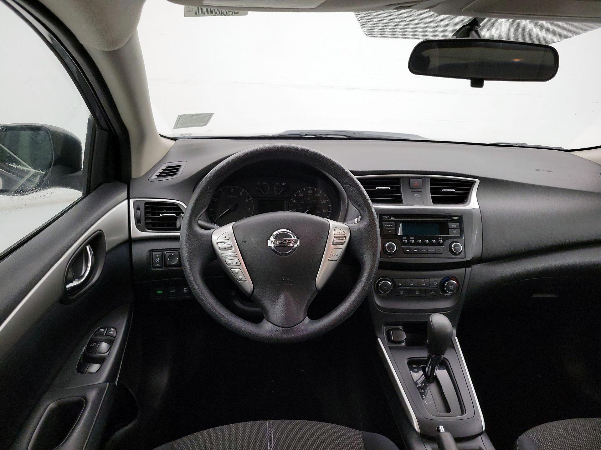 Thumbnail: 2016 Nissan Sentra - 10