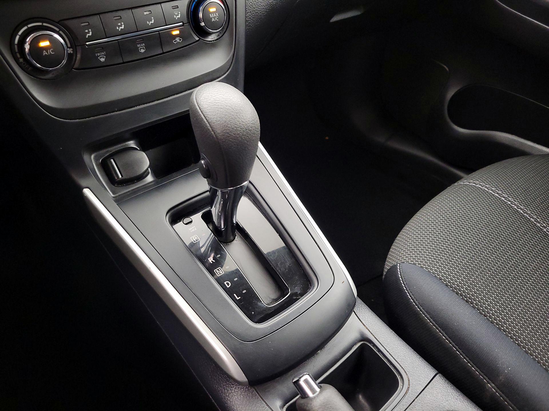 Thumbnail: 2016 Nissan Sentra - 16