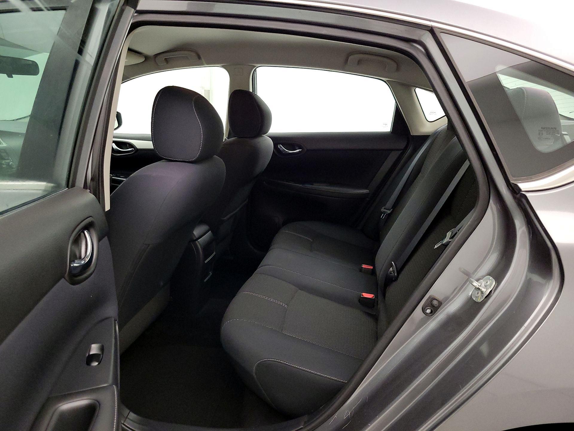 Thumbnail: 2016 Nissan Sentra - 17