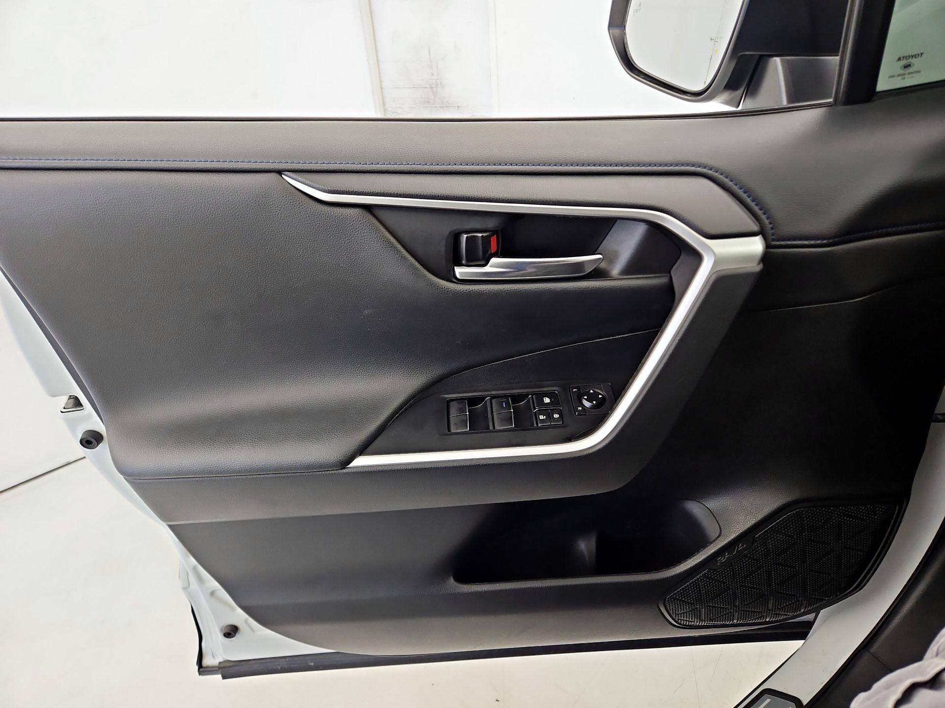 Thumbnail: 2021 Toyota RAV4 - 12