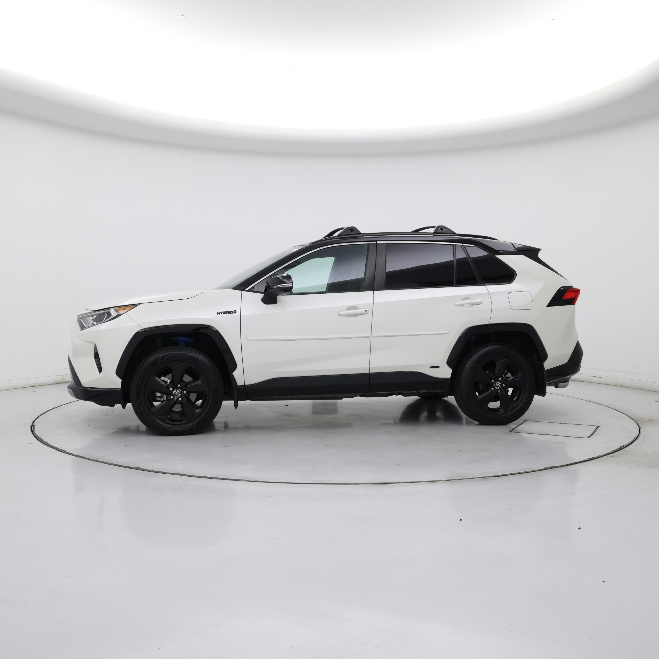 Thumbnail: 2021 Toyota RAV4 - 3