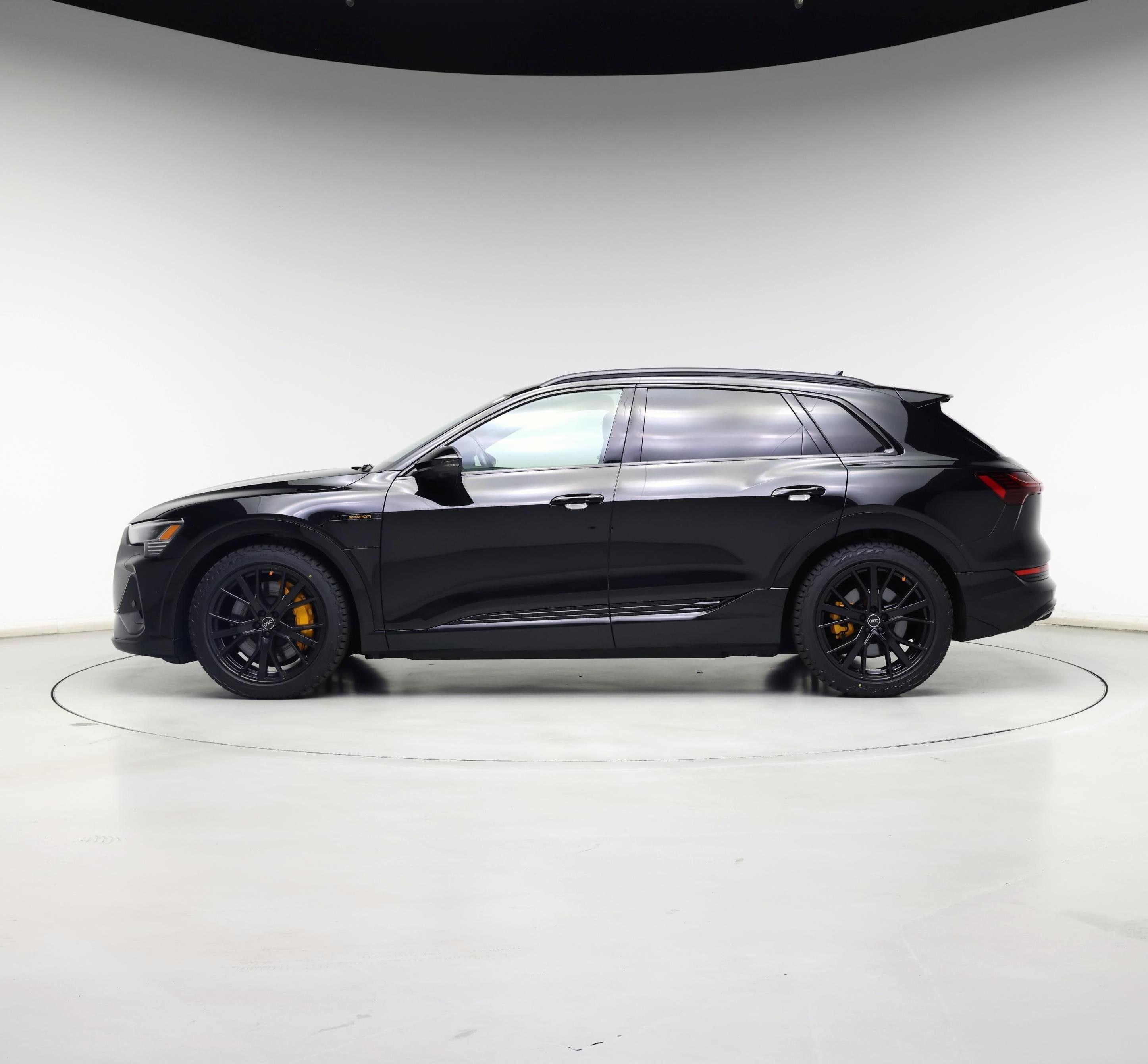 Thumbnail: 2022 Audi e-tron - 3