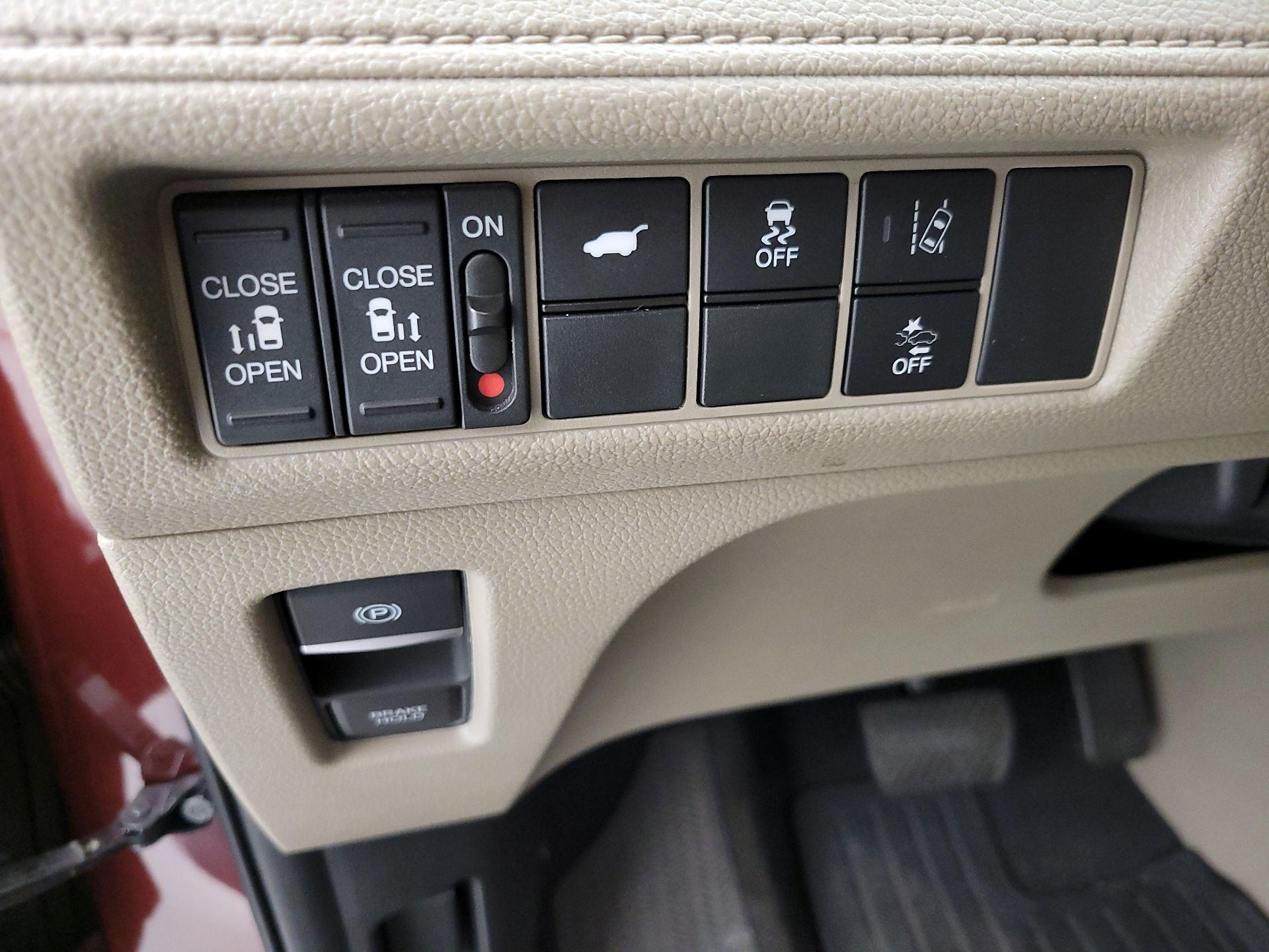 Thumbnail: 2018 Honda Odyssey - 13