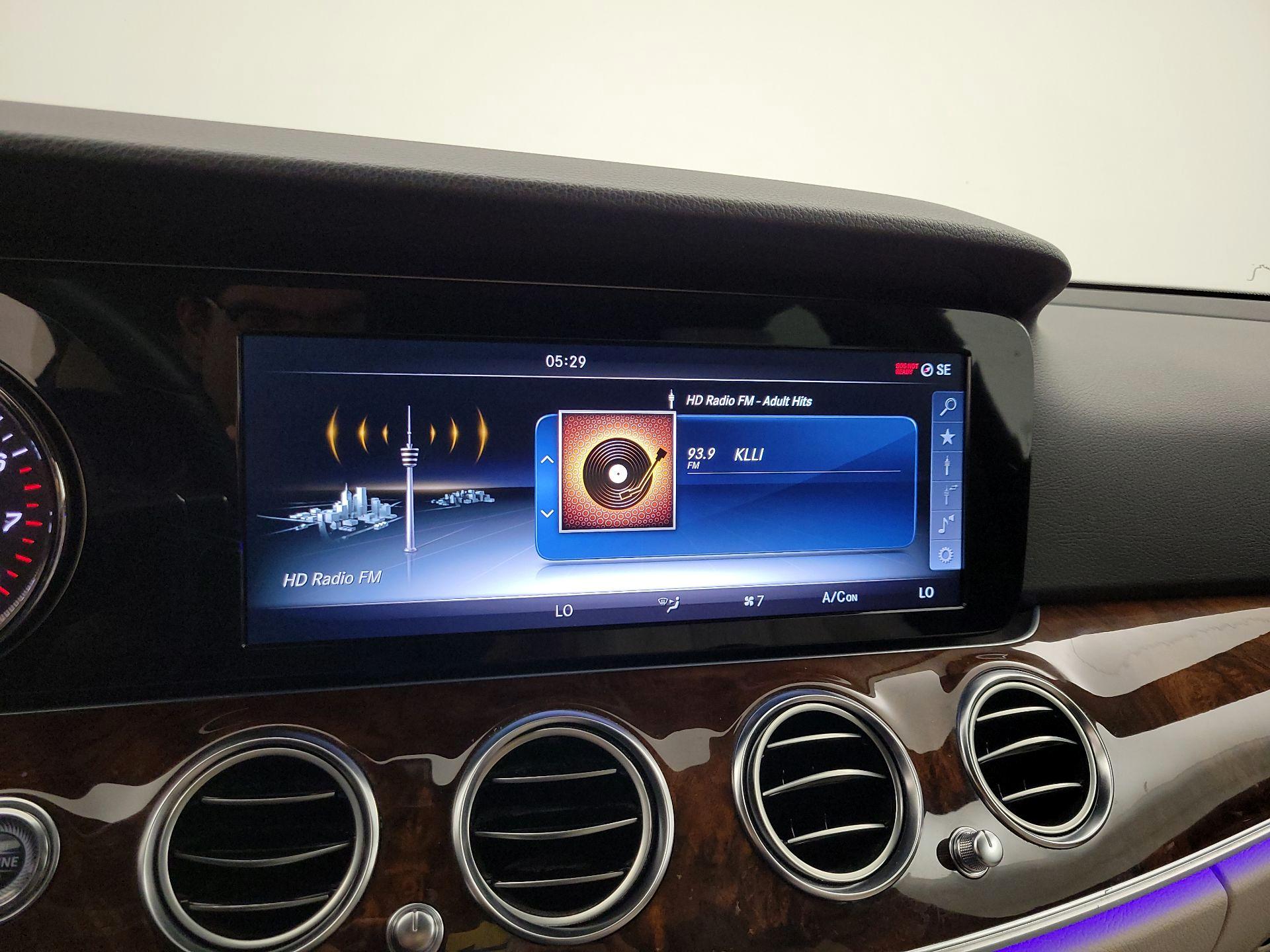 Thumbnail: 2017 Mercedes-Benz E-Class - 16