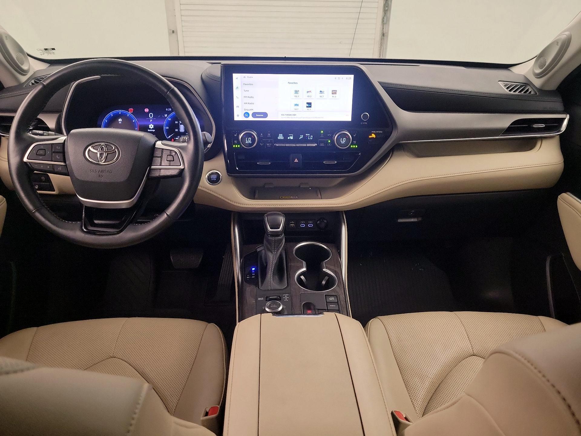 Thumbnail: 2023 Toyota Highlander - 9