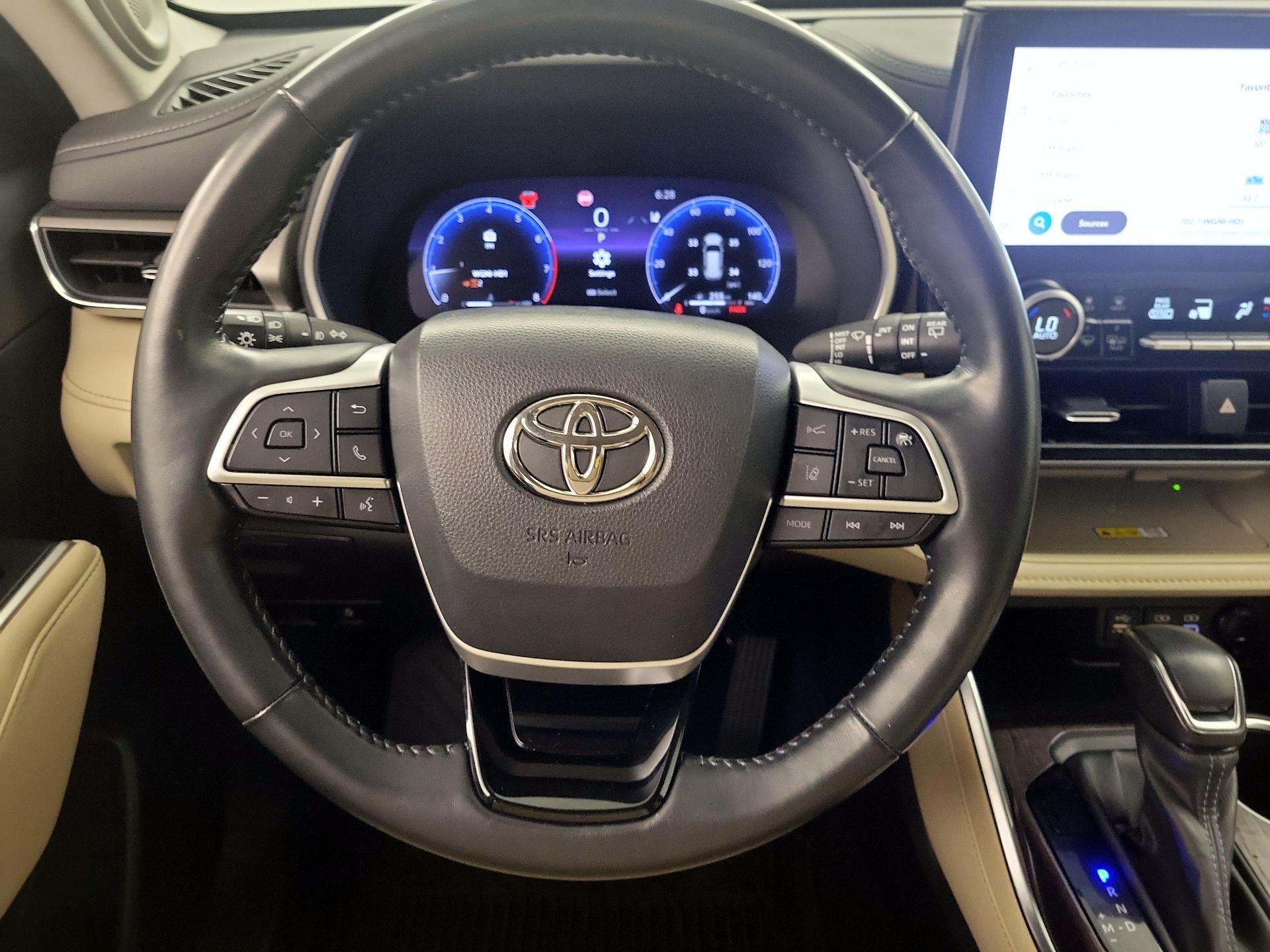 Thumbnail: 2023 Toyota Highlander - 10