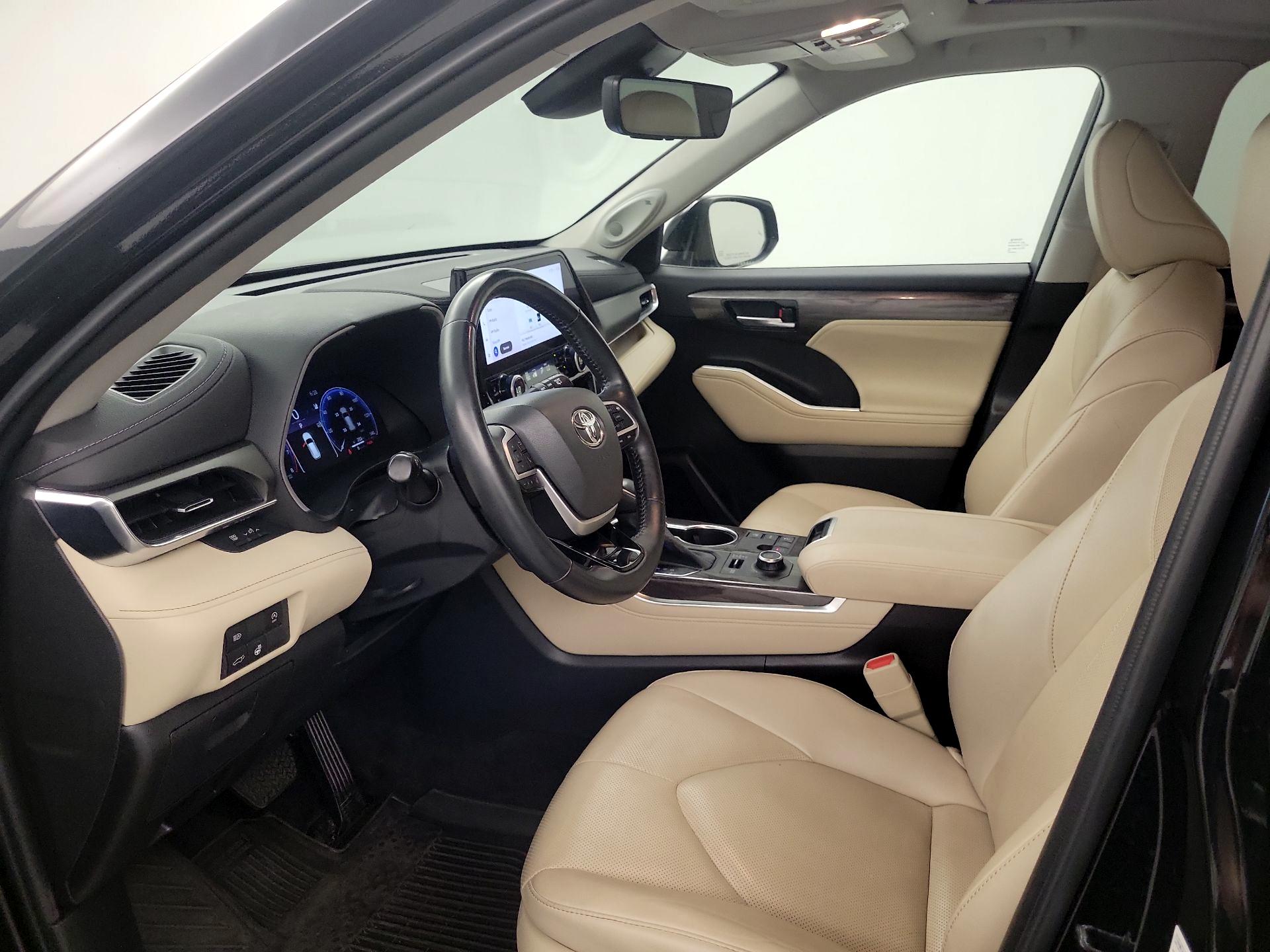 Thumbnail: 2023 Toyota Highlander - 11