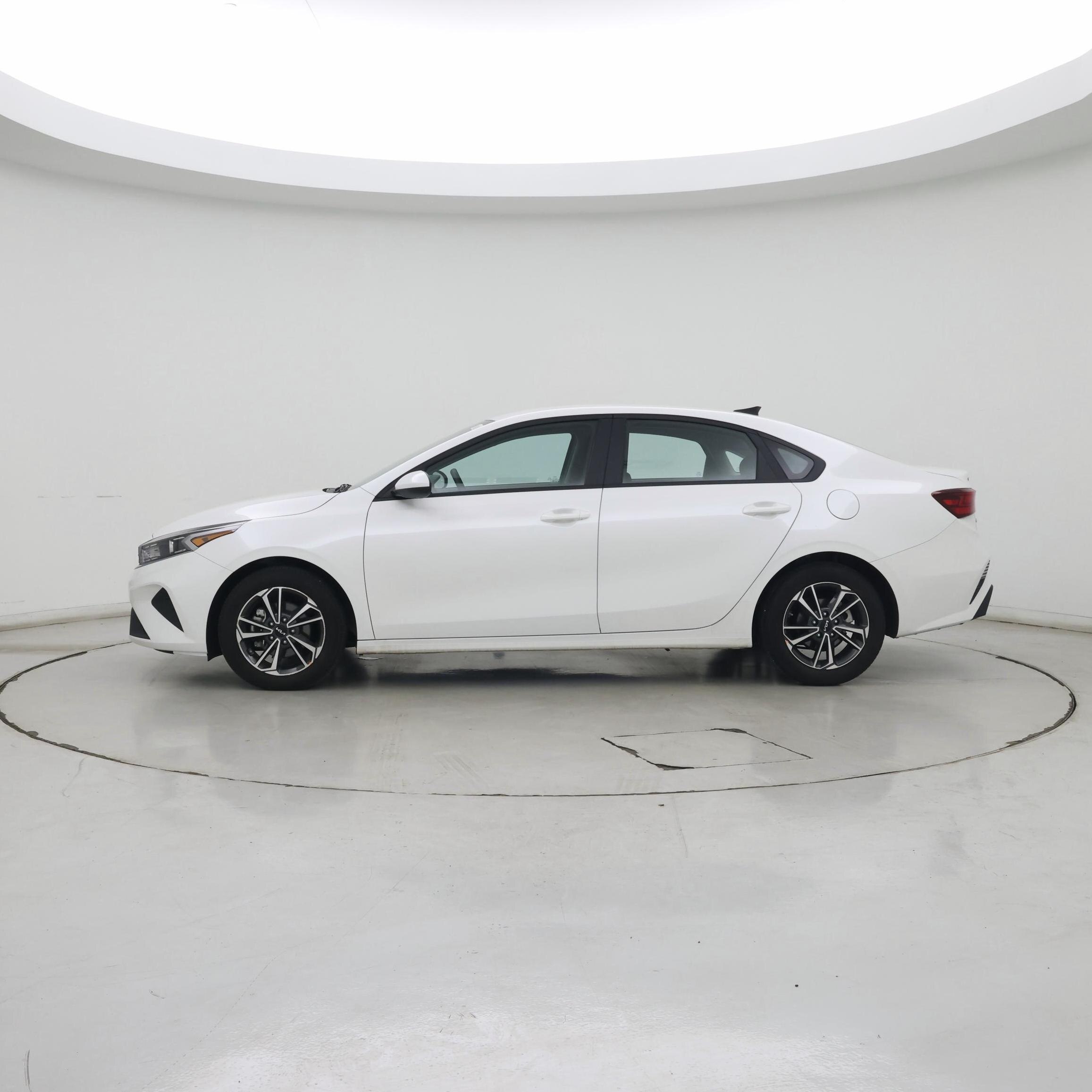 Thumbnail: 2023 Kia Forte - 3