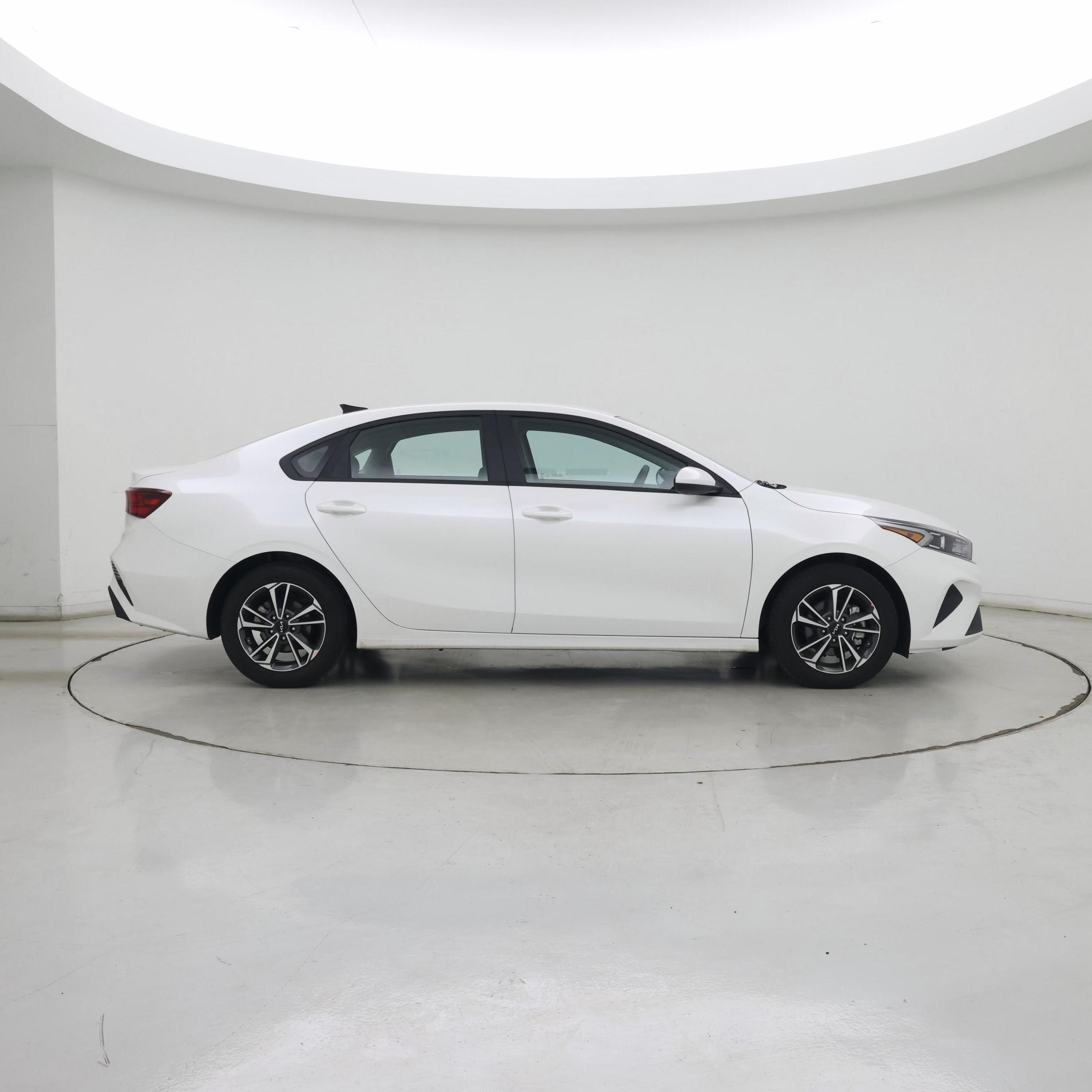 Thumbnail: 2023 Kia Forte - 7