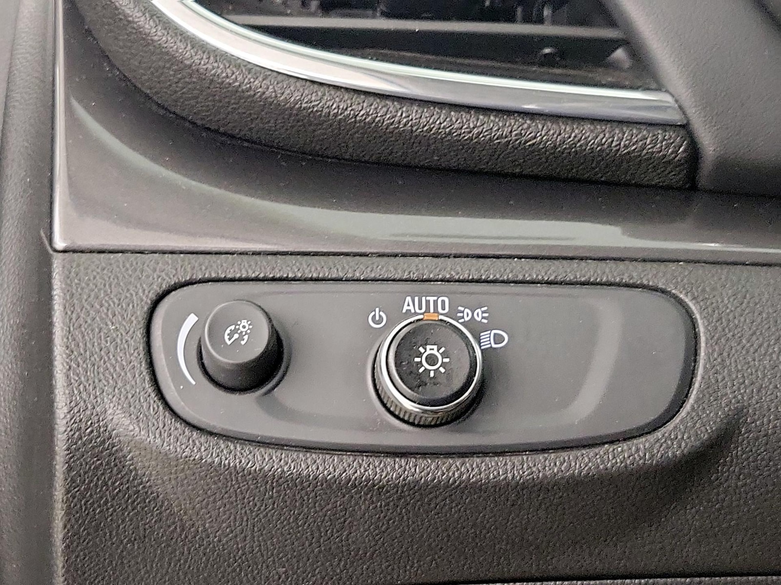 2020 Buick Encore Preferred - Photo 14