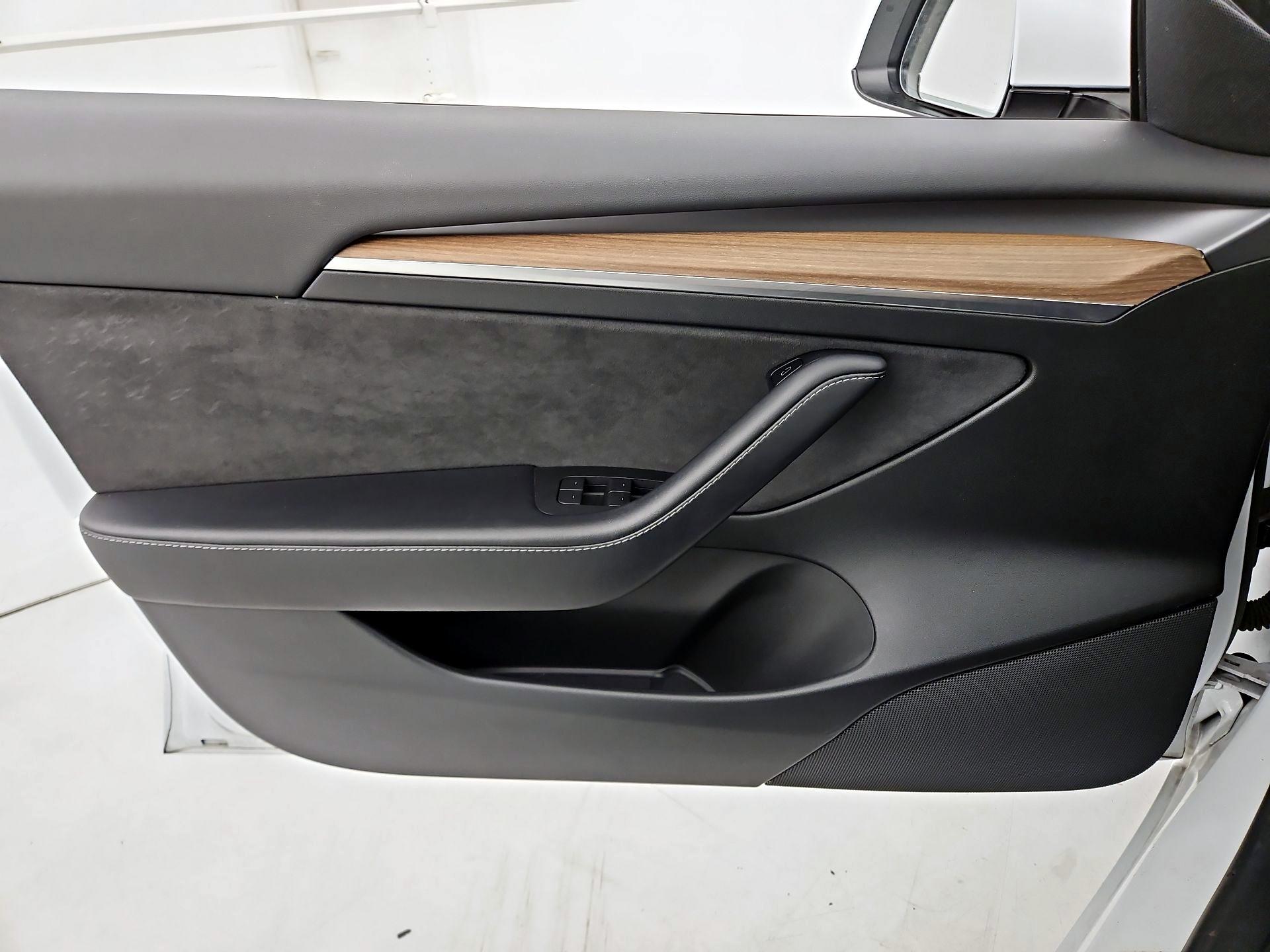 Thumbnail: 2022 Tesla Model 3 - 12