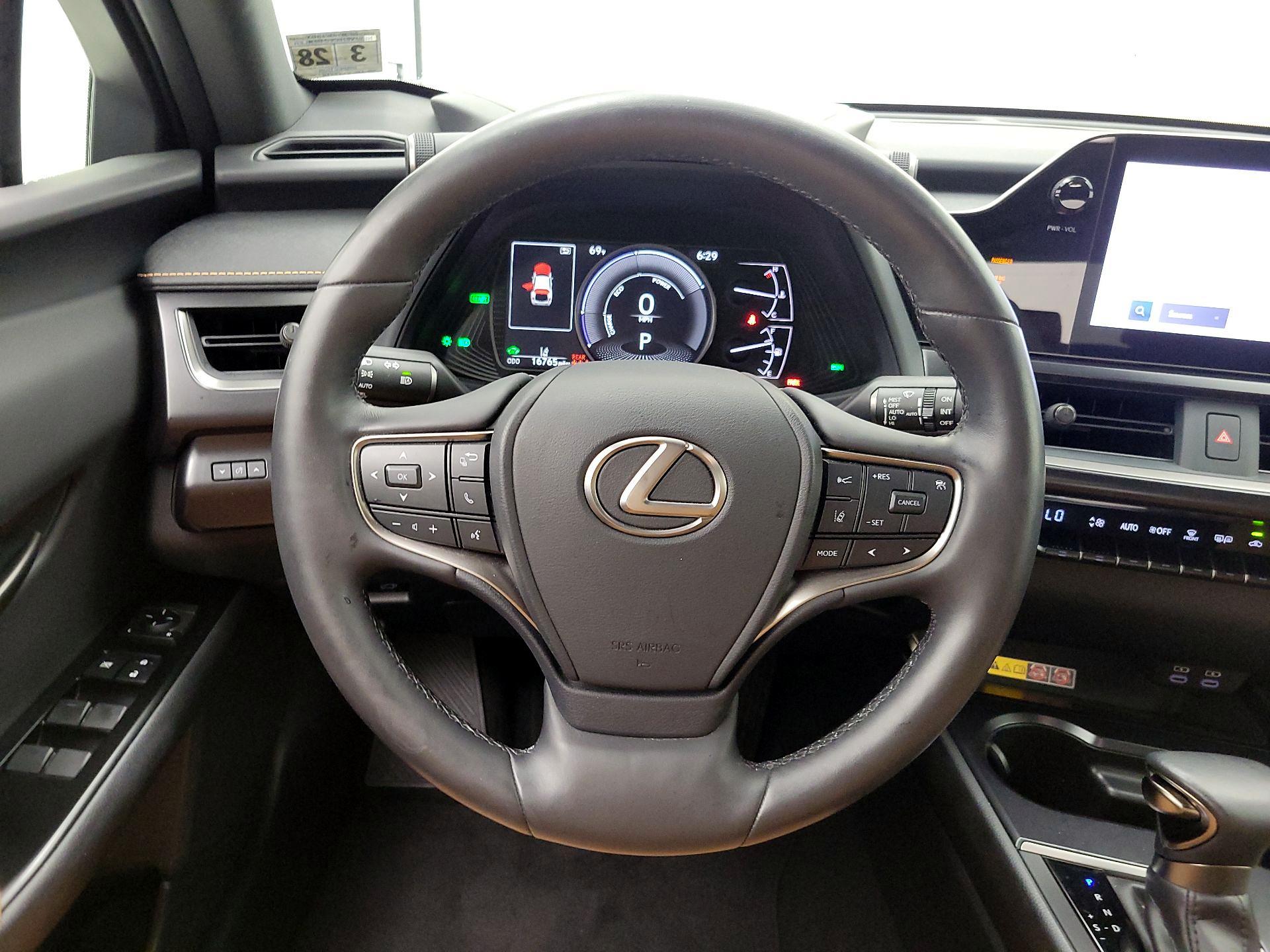 Thumbnail: 2023 Lexus UX - 10