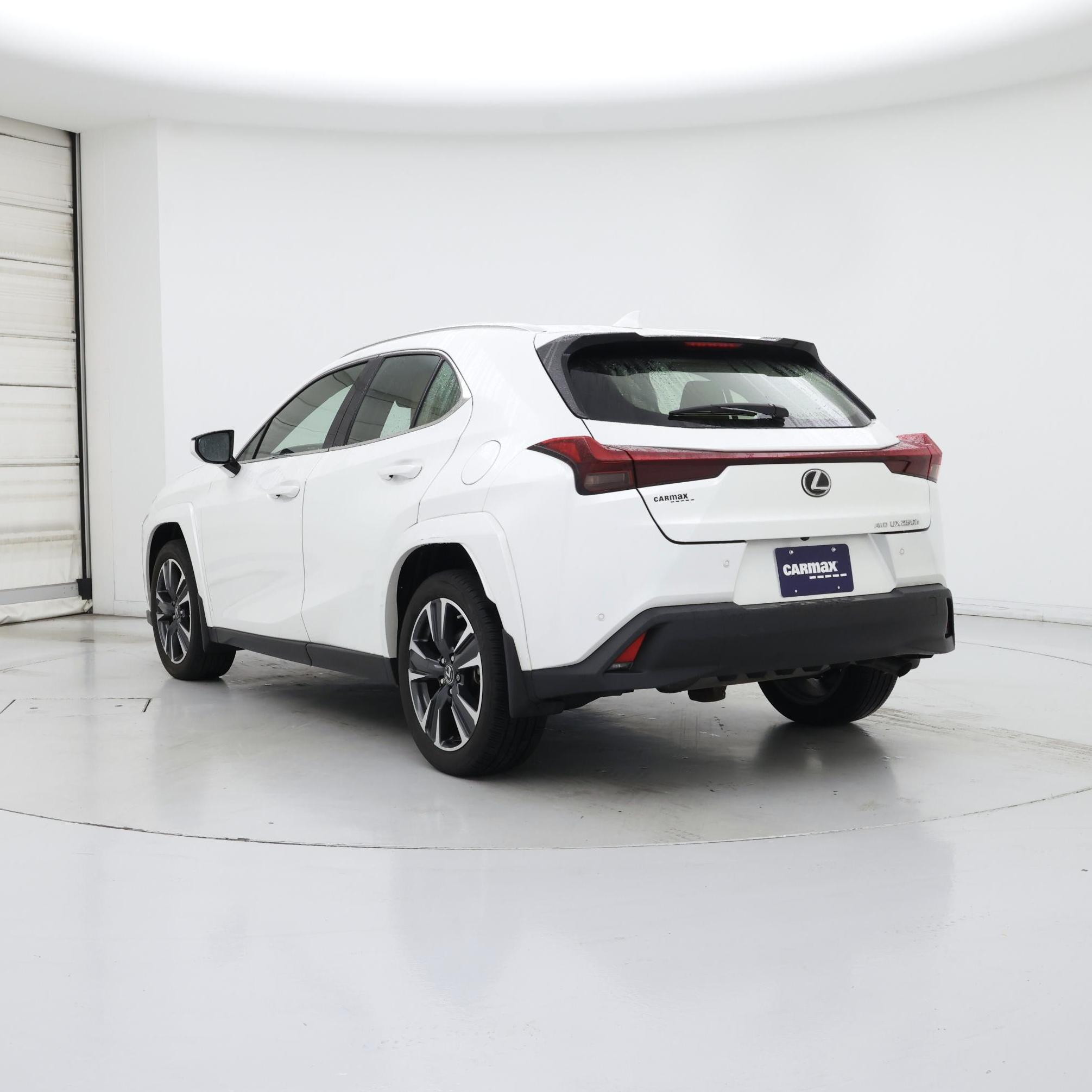 Thumbnail: 2023 Lexus UX - 2