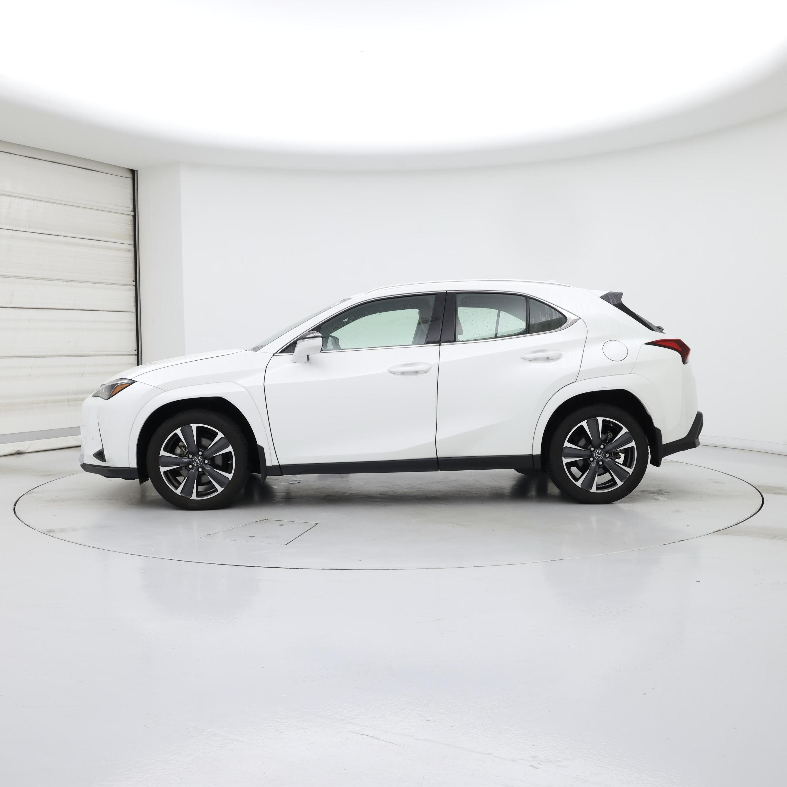 Thumbnail: 2023 Lexus UX - 3