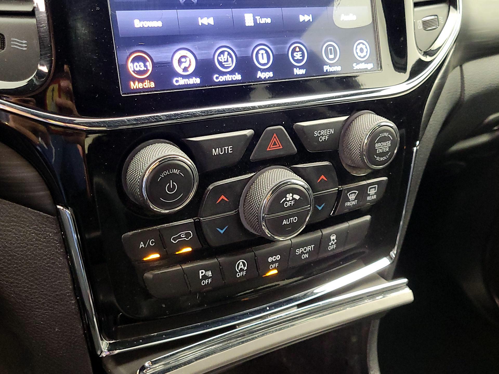 Thumbnail: 2020 Jeep Grand Cherokee - 17