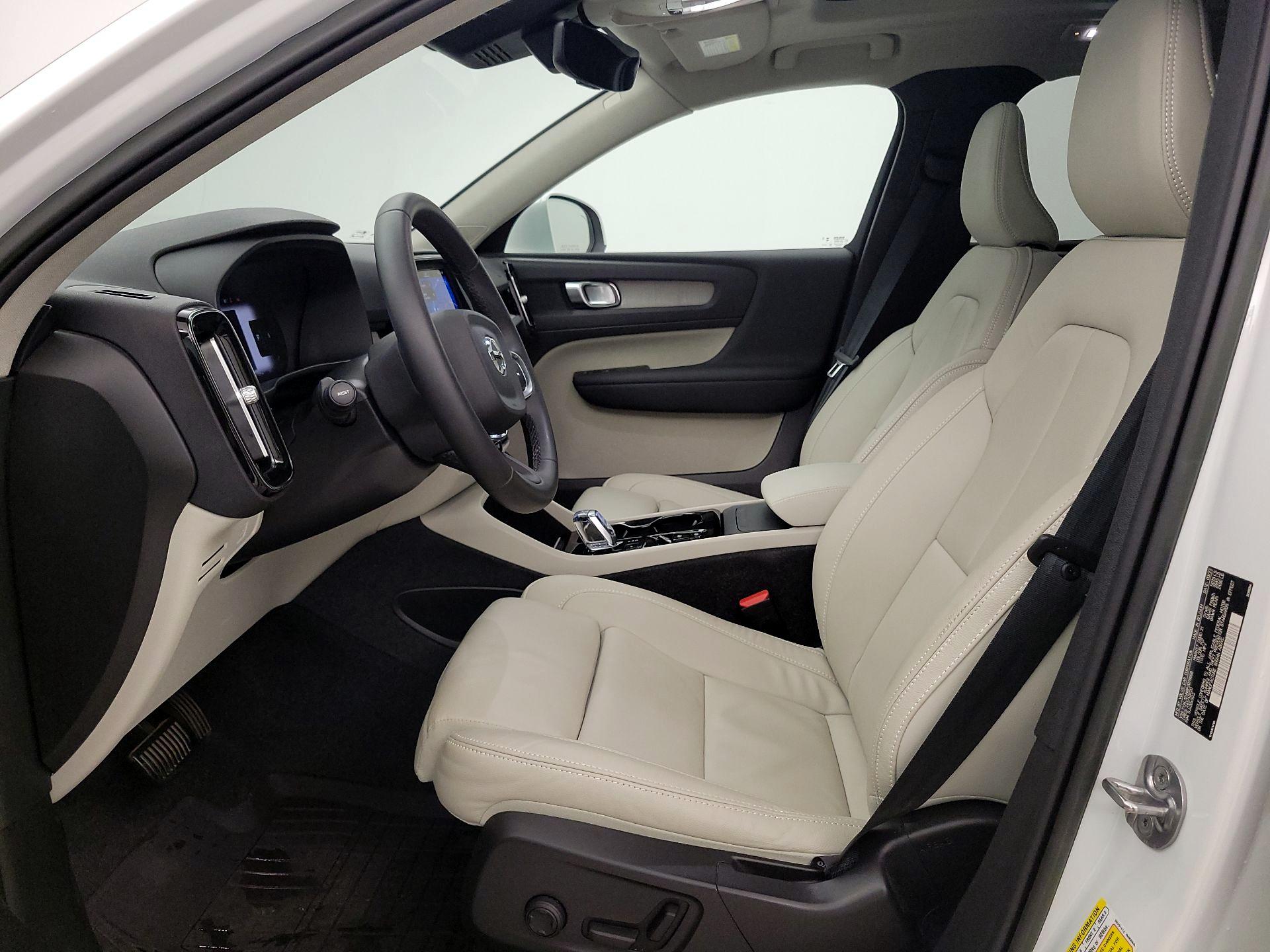 Thumbnail: 2023 Volvo XC40 - 11