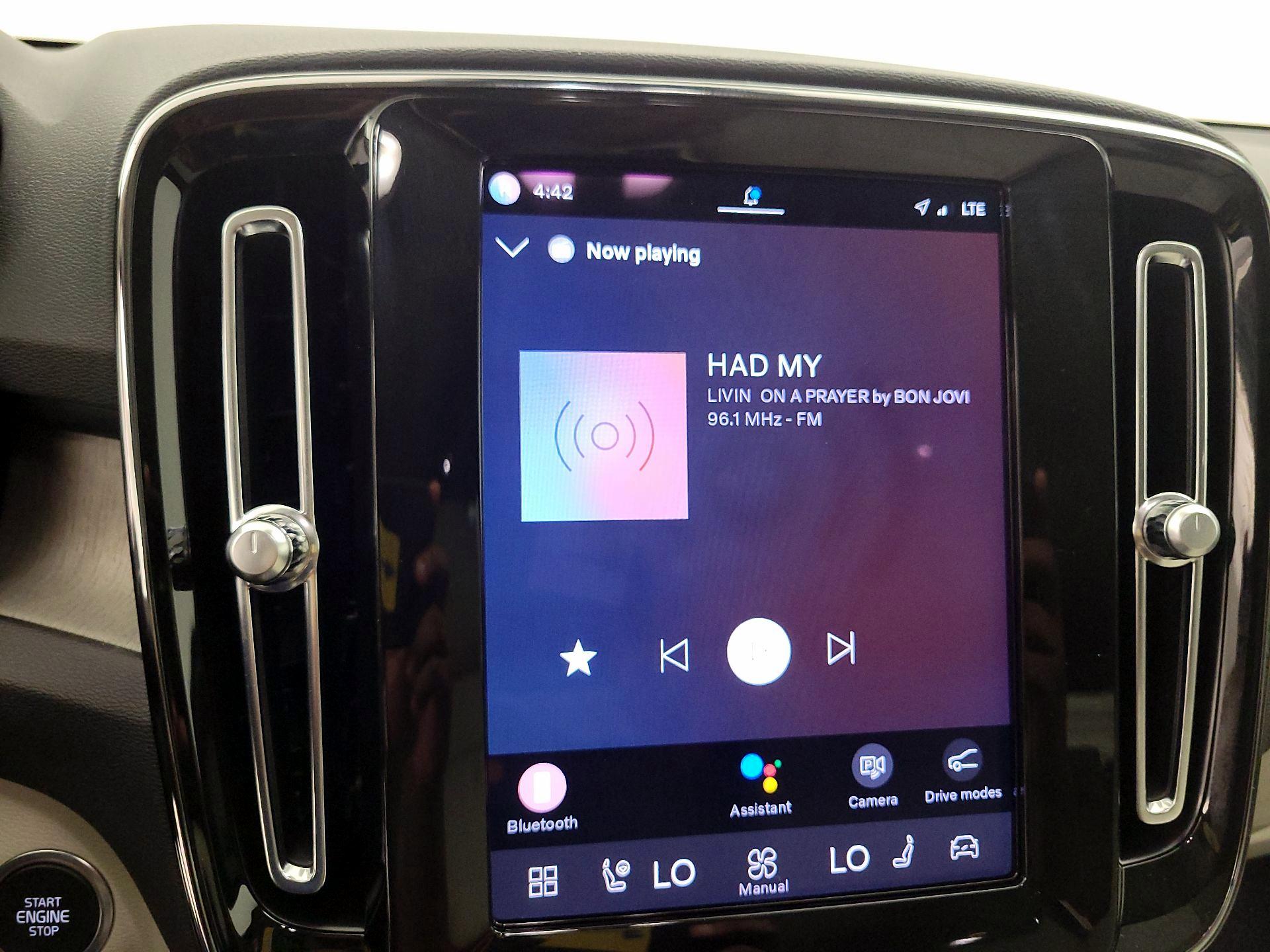 Thumbnail: 2023 Volvo XC40 - 16