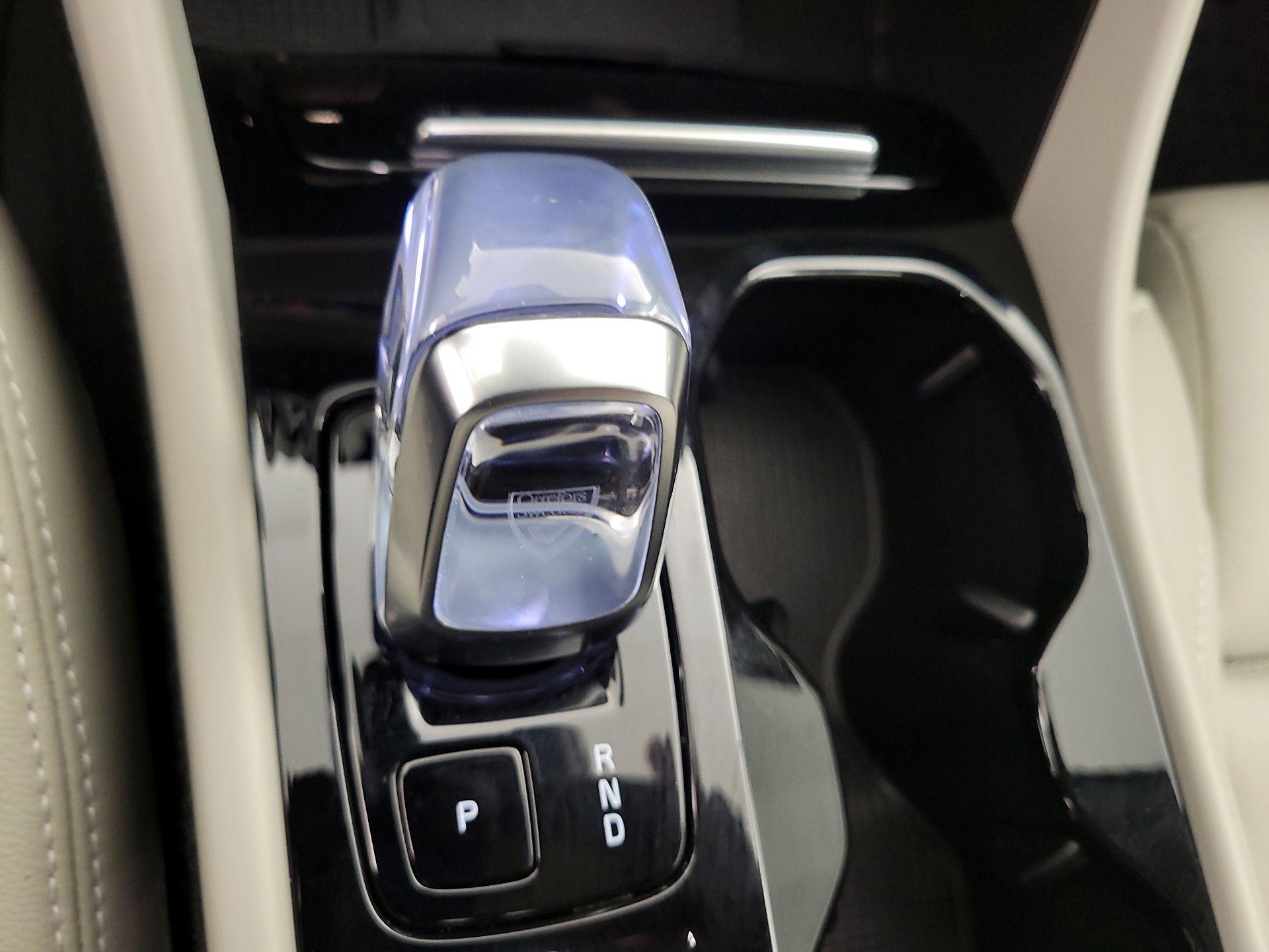 Thumbnail: 2023 Volvo XC40 - 18