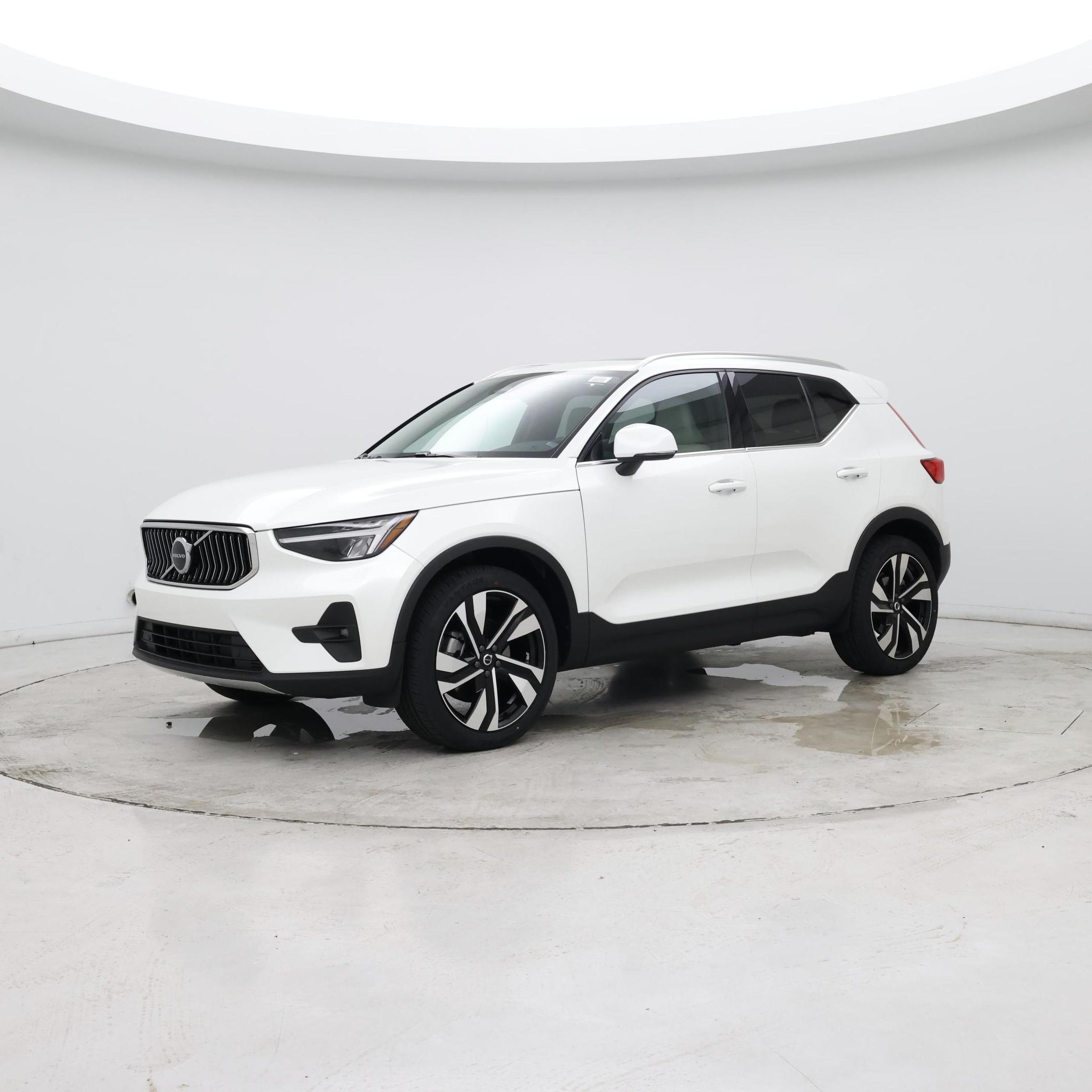 Thumbnail: 2023 Volvo XC40 - 3