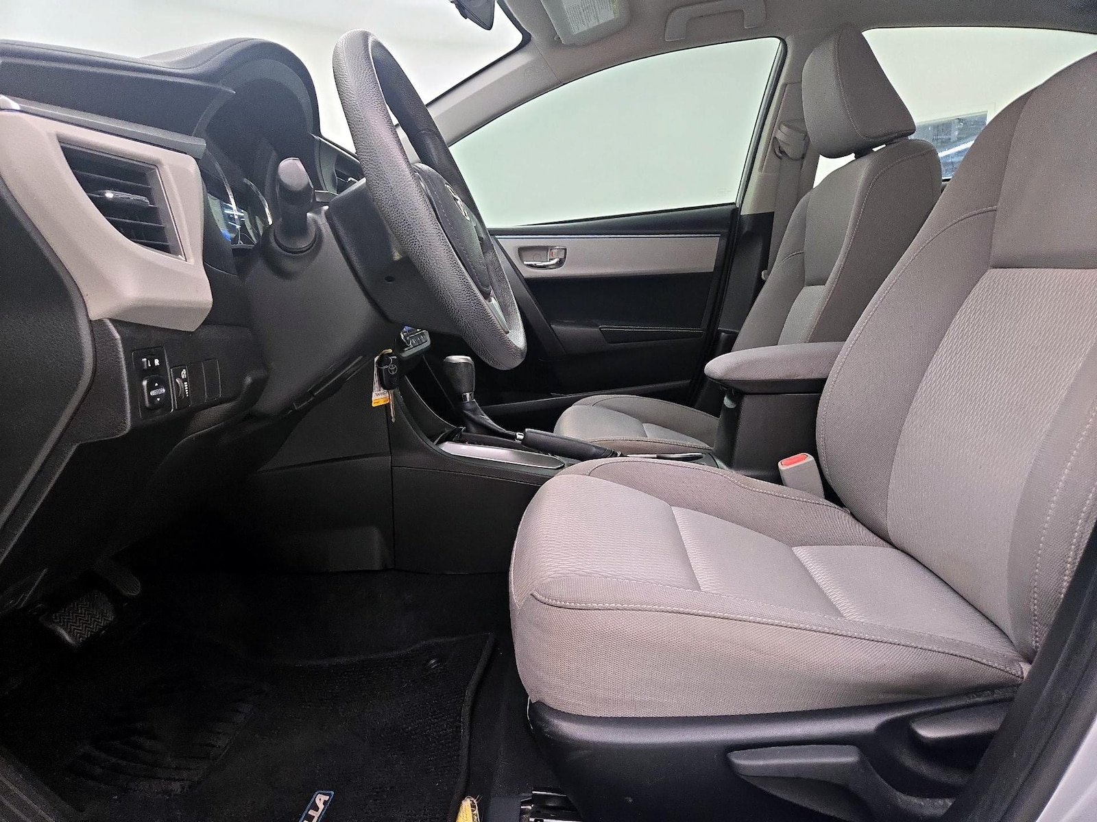 2014 Toyota Corolla LE - Photo 12