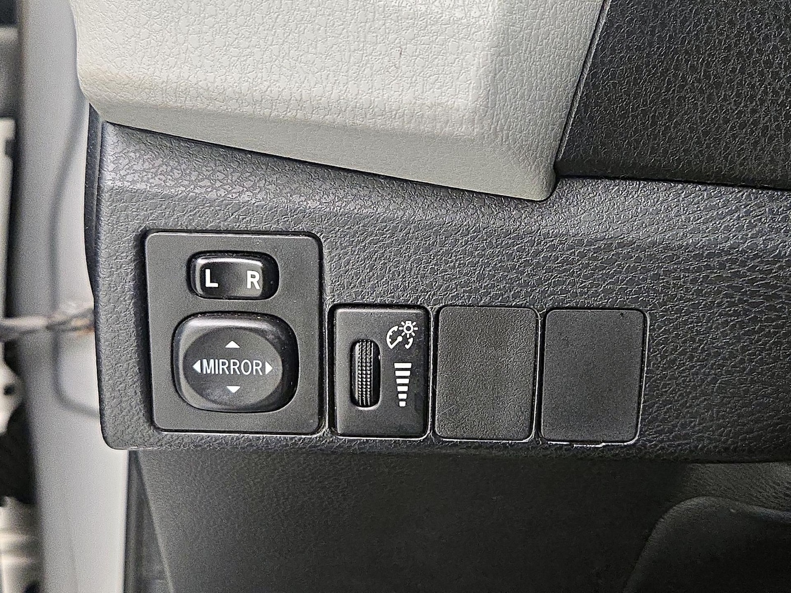 2014 Toyota Corolla LE - Photo 14