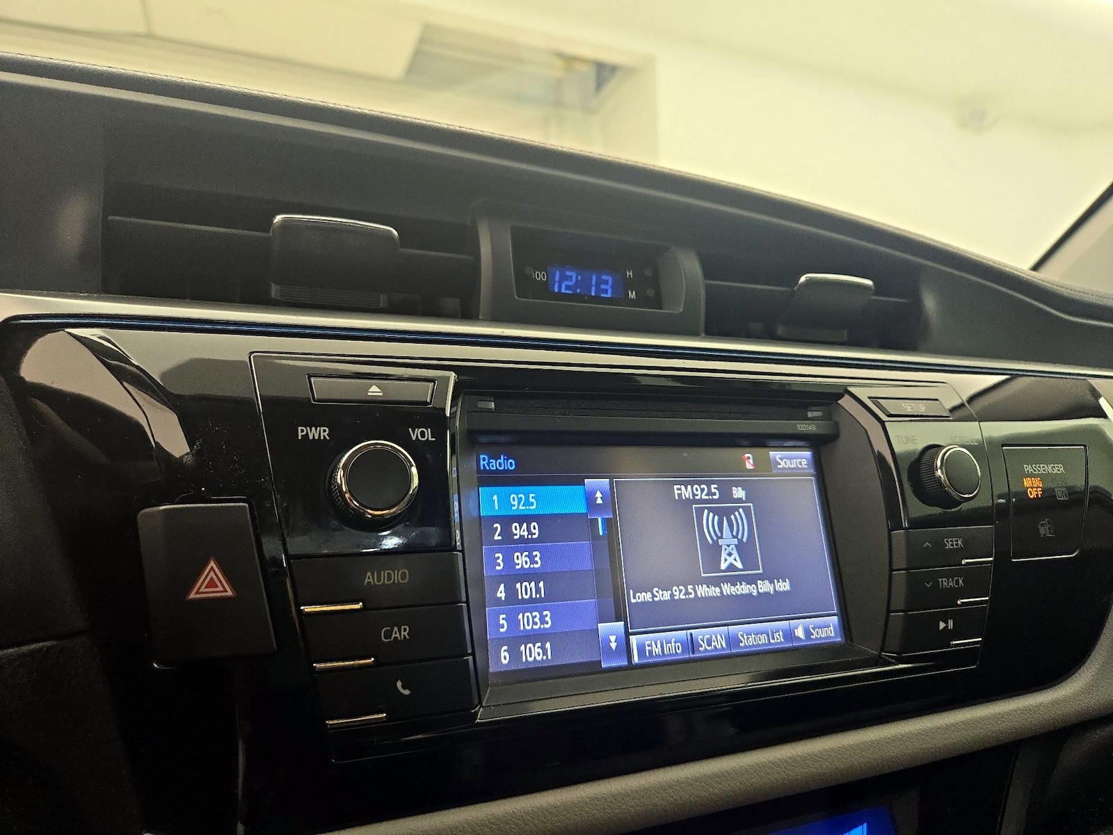 2014 Toyota Corolla LE - Photo 16