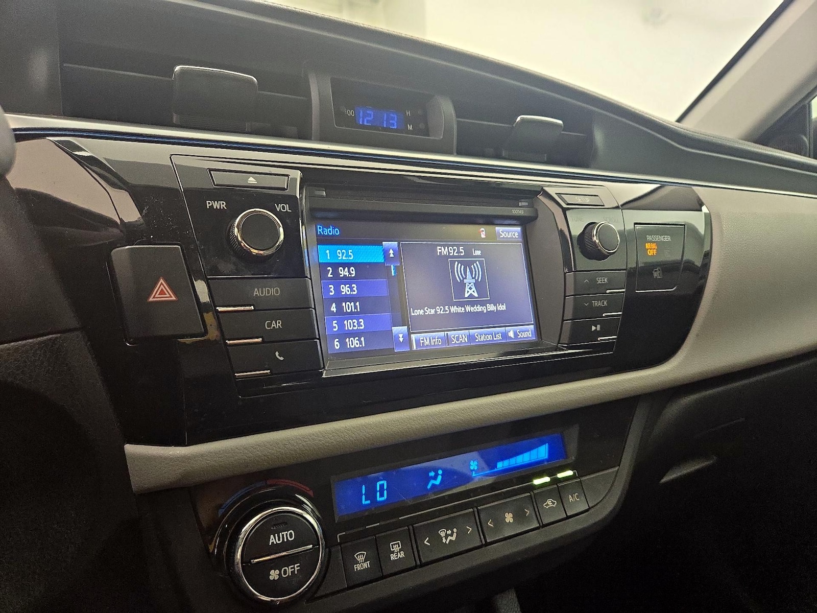 2014 Toyota Corolla LE - Photo 17