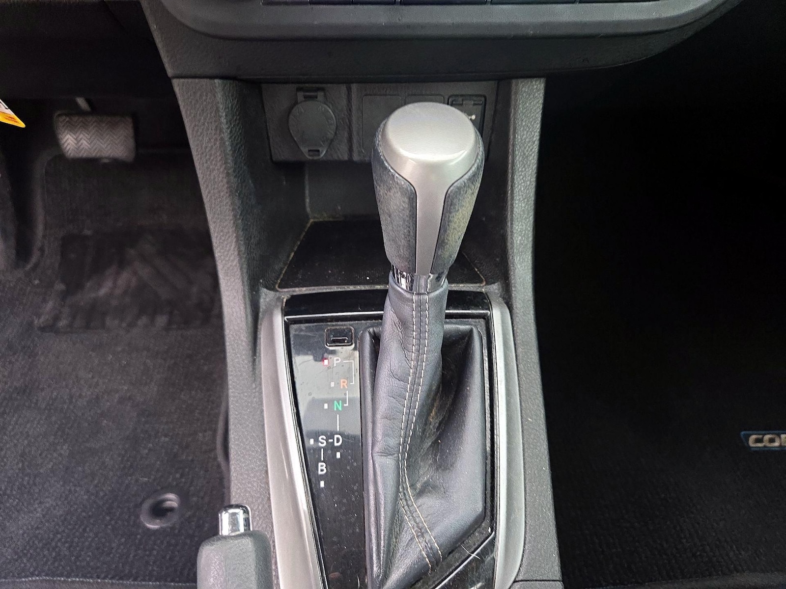 2014 Toyota Corolla LE - Photo 18