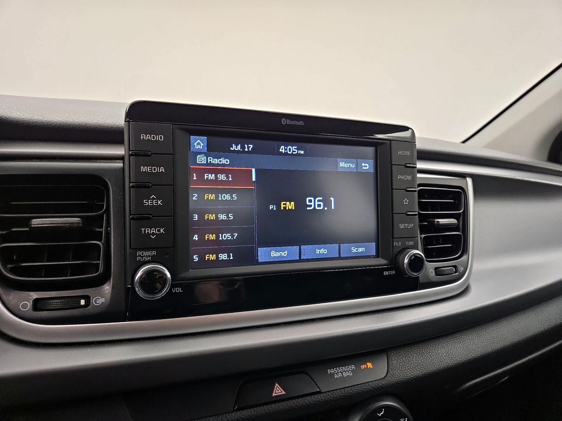 Thumbnail: 2020 Kia Rio - 15