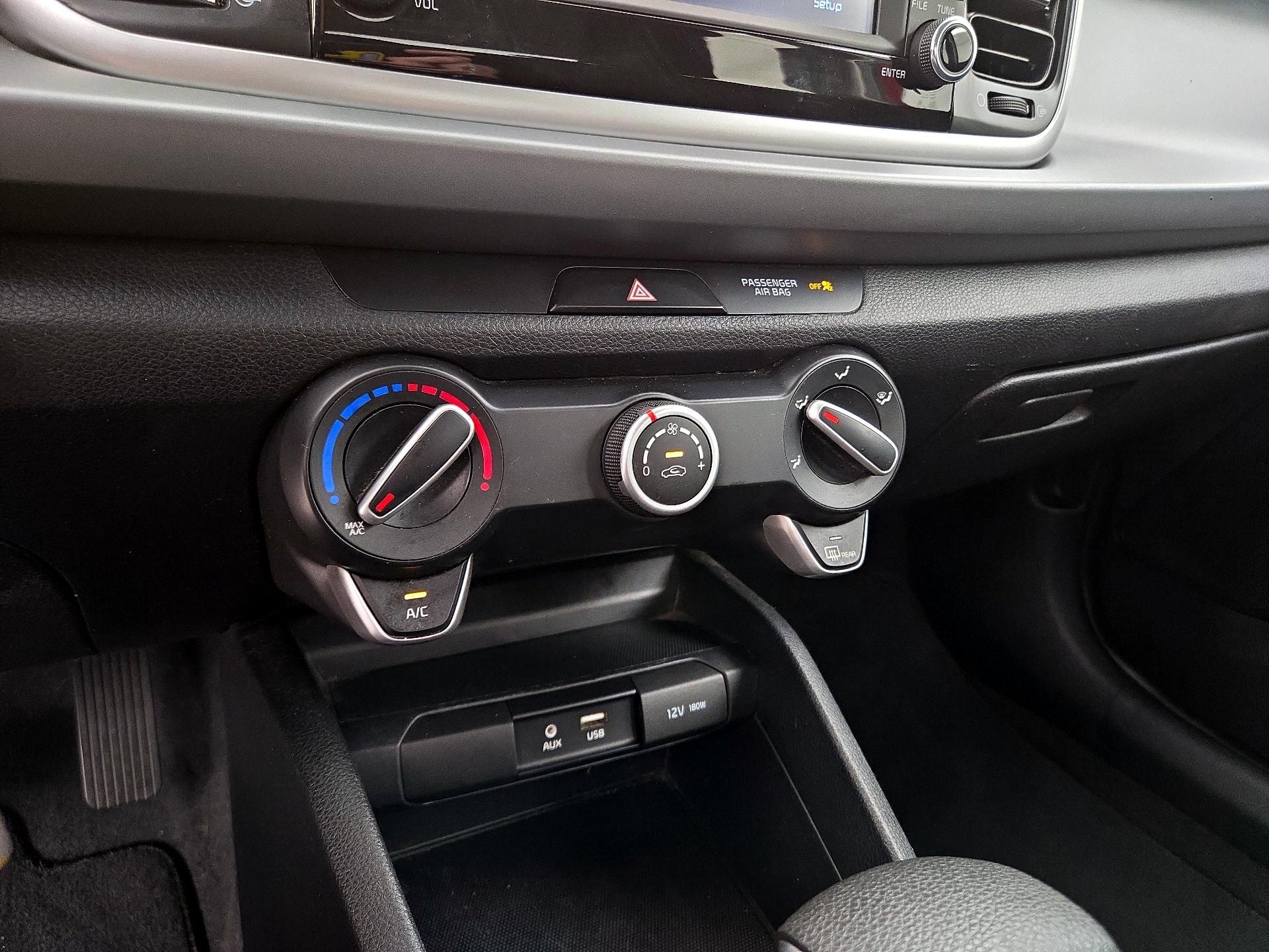 Thumbnail: 2020 Kia Rio - 16