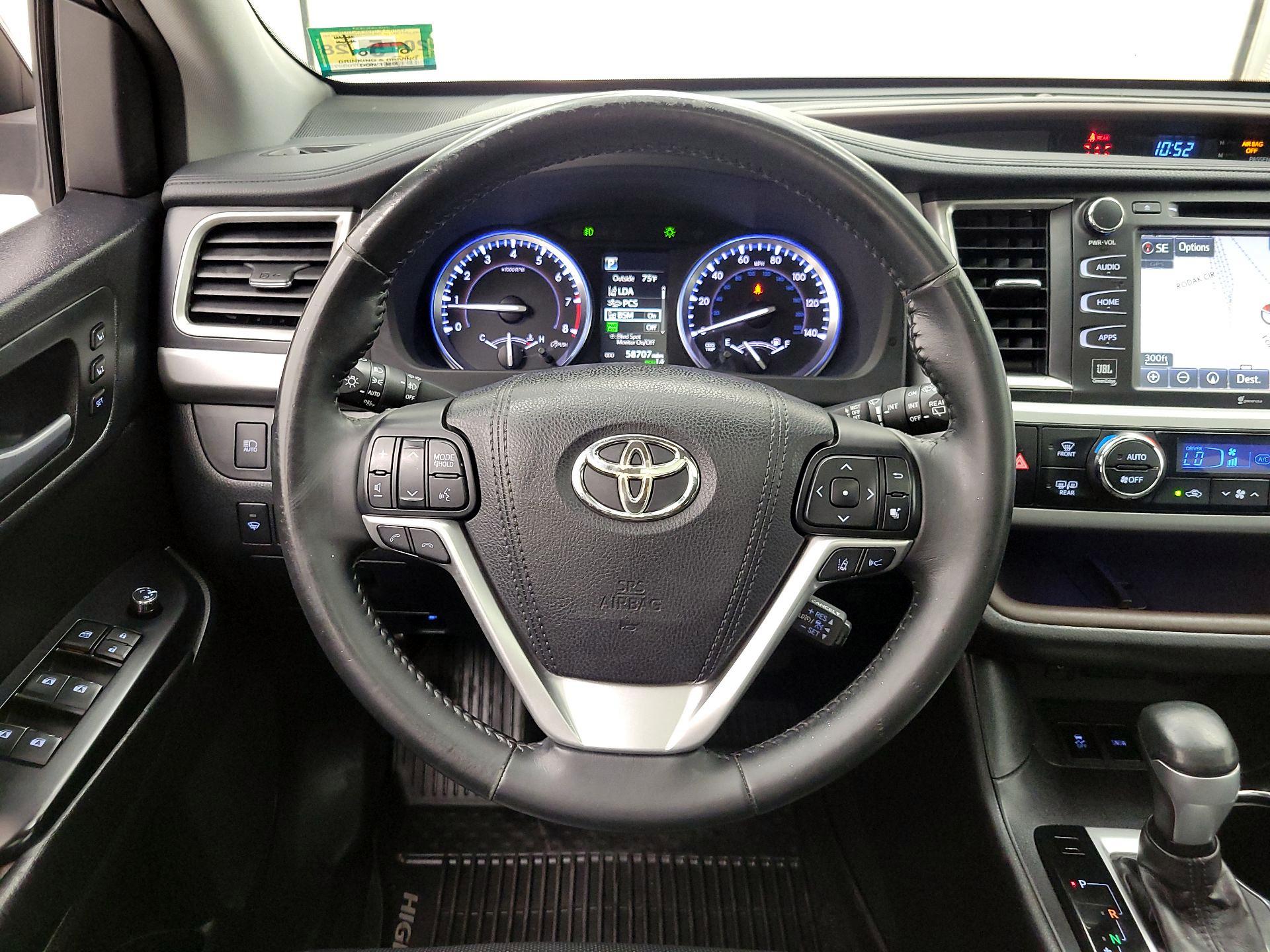 Thumbnail: 2017 Toyota Highlander - 10