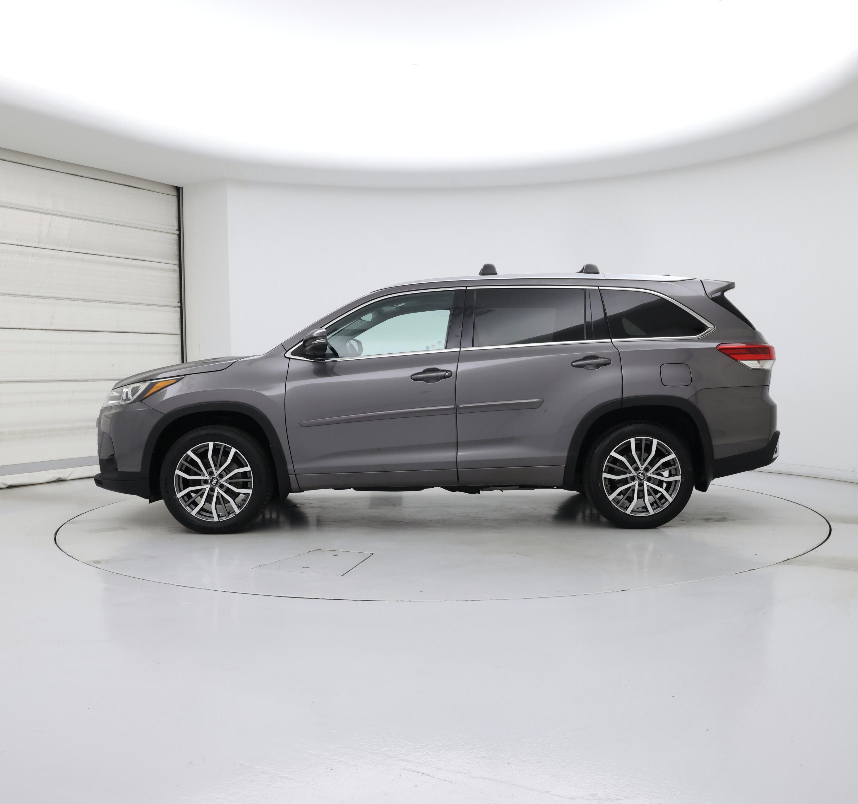 Thumbnail: 2017 Toyota Highlander - 3
