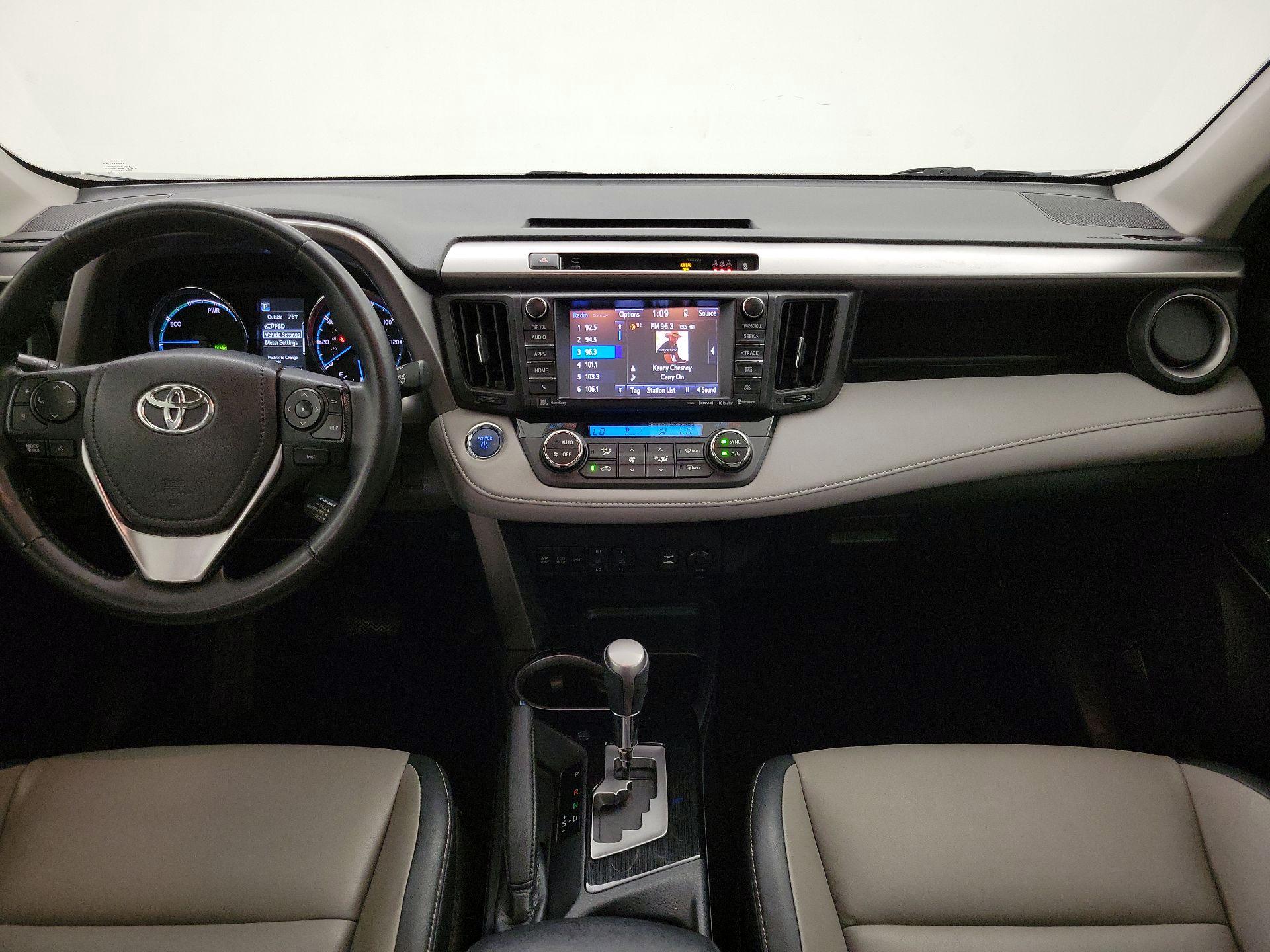 Thumbnail: 2017 Toyota RAV4 - 9