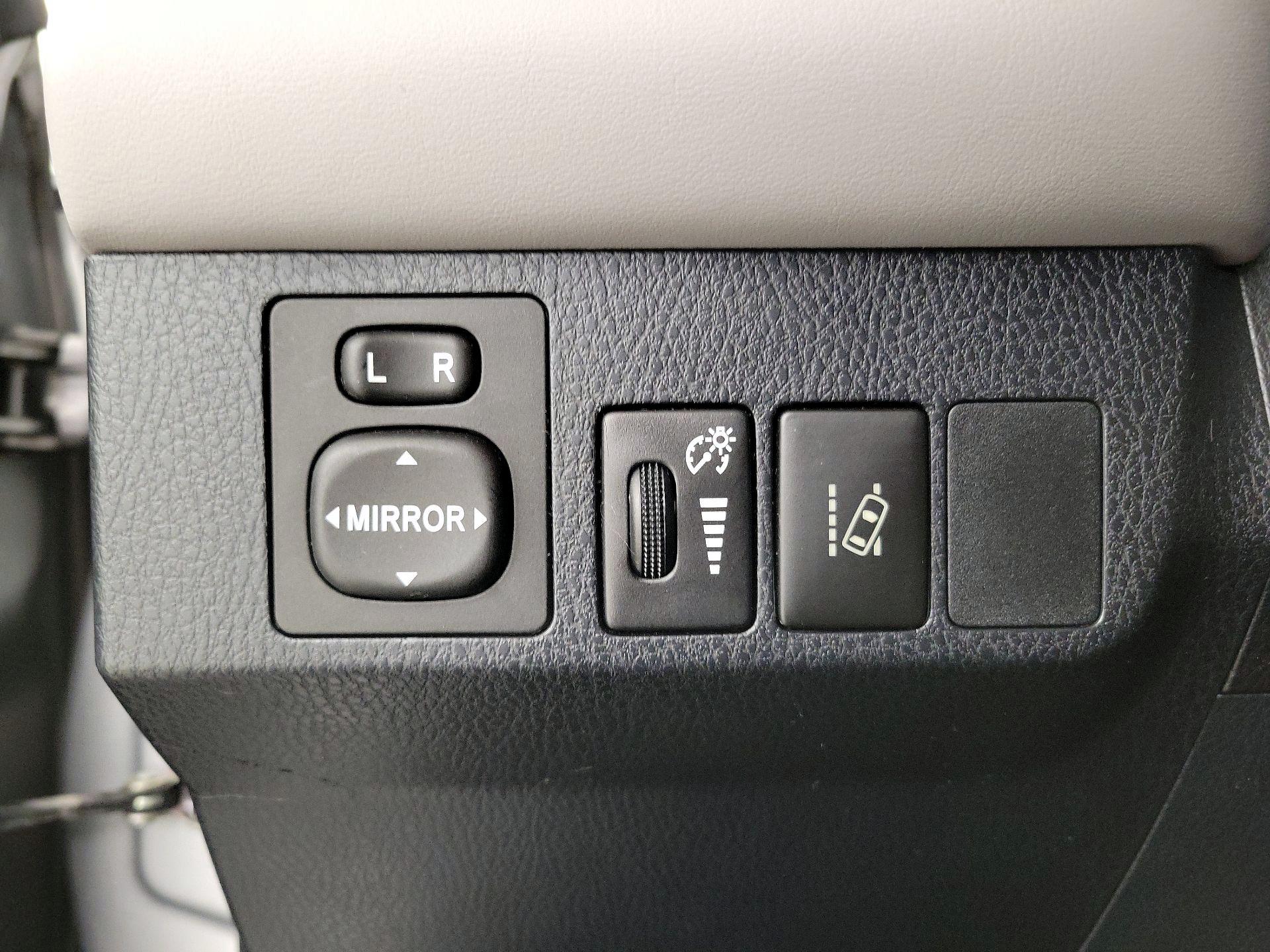 Thumbnail: 2017 Toyota RAV4 - 13