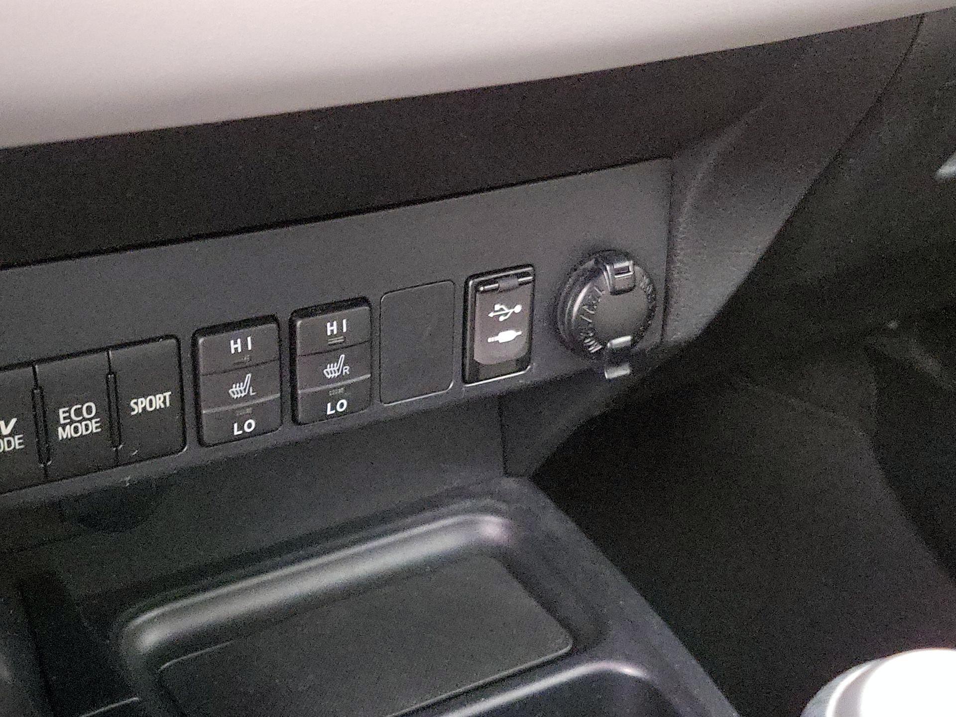 Thumbnail: 2017 Toyota RAV4 - 18