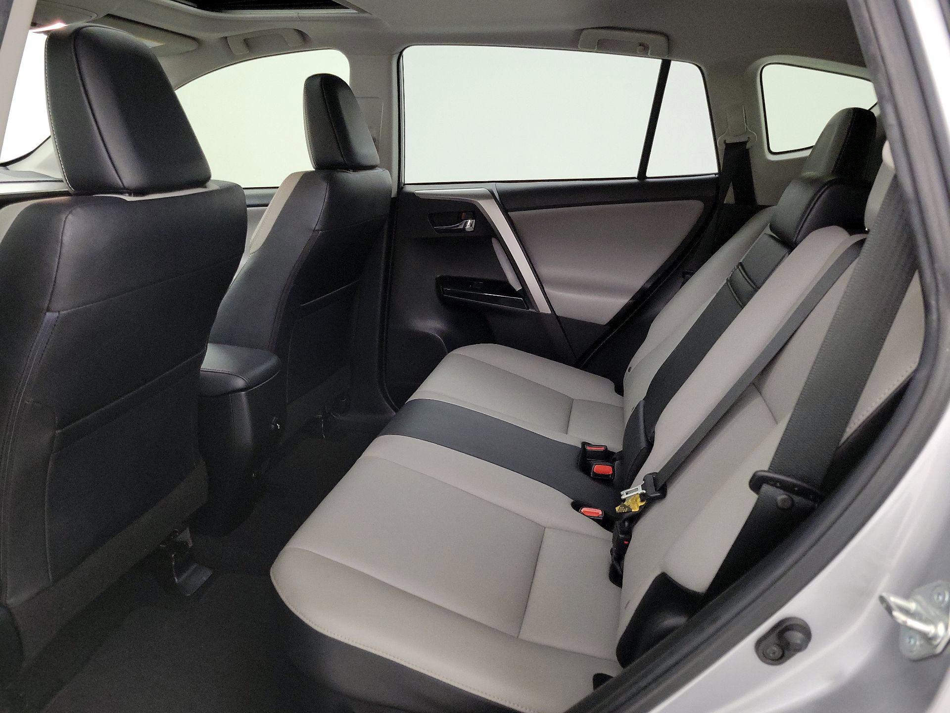 Thumbnail: 2017 Toyota RAV4 - 20