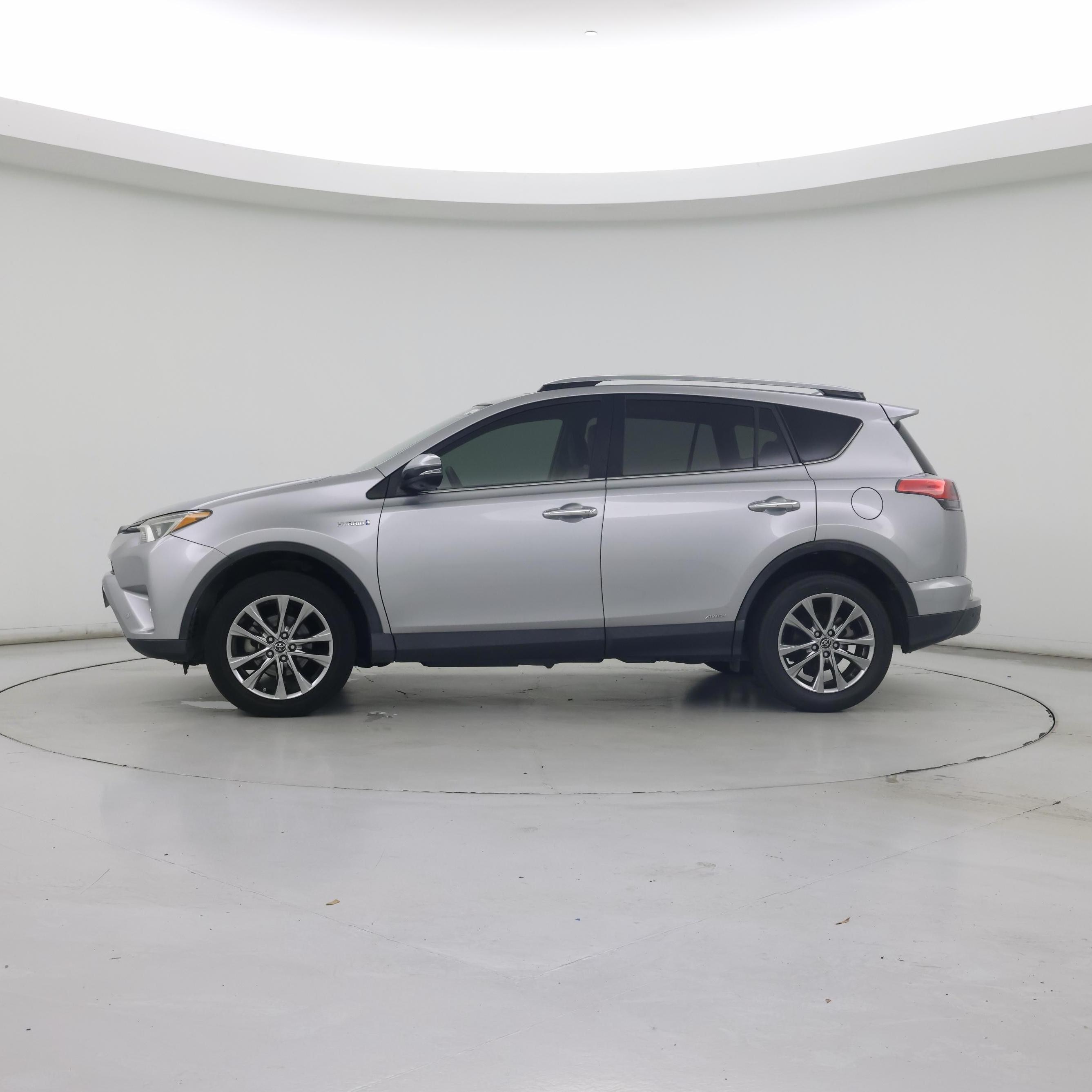 Thumbnail: 2017 Toyota RAV4 - 3