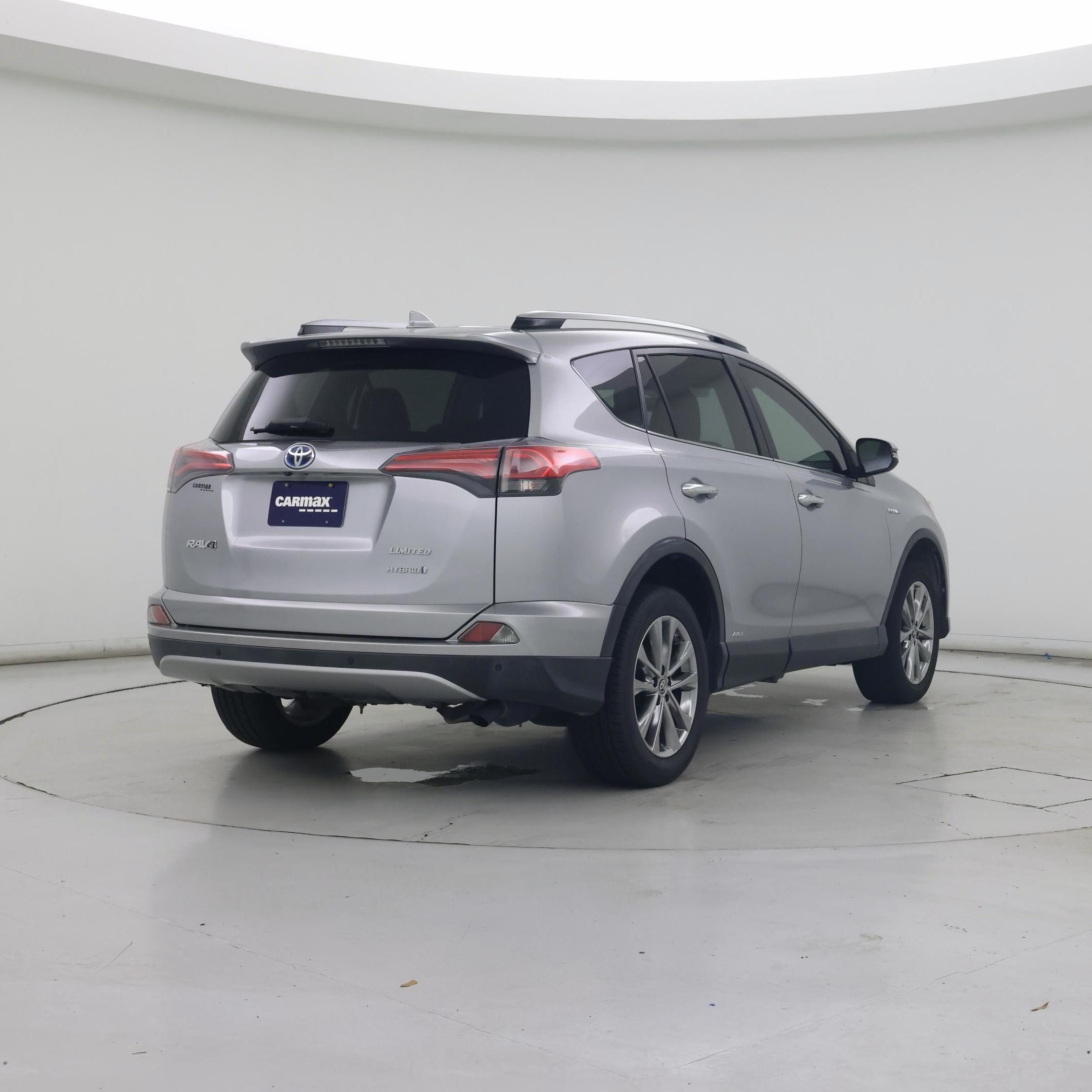 Thumbnail: 2017 Toyota RAV4 - 8