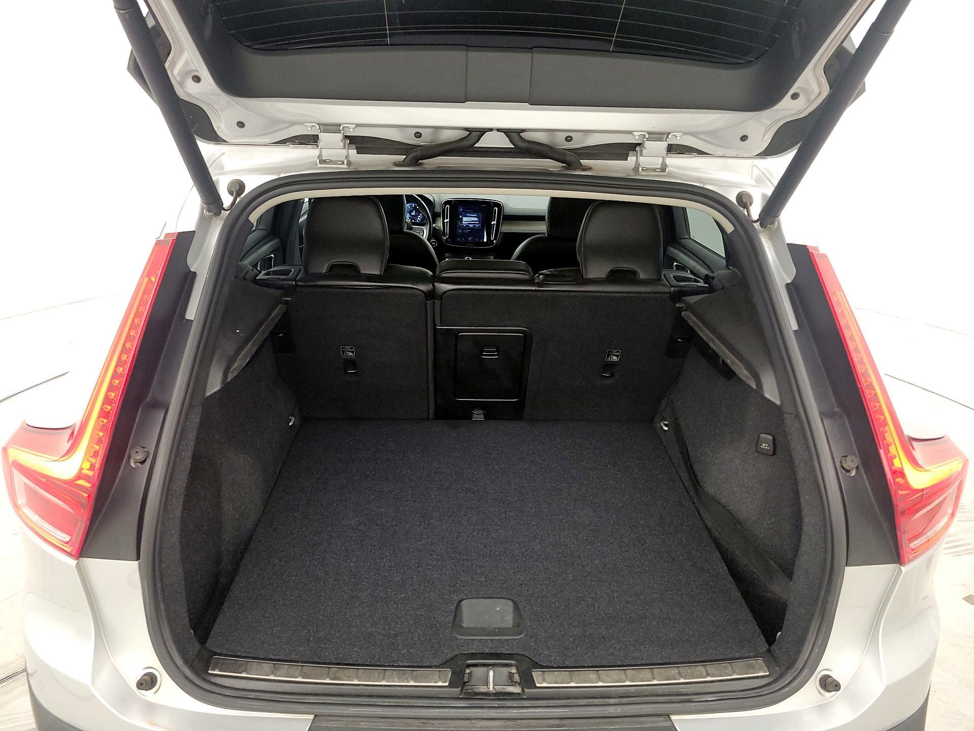 Thumbnail: 2019 Volvo XC40 - 16